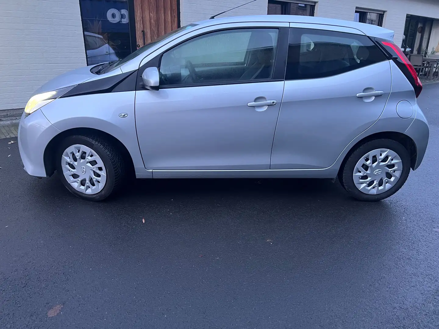 Toyota Aygo X Automaat/ 1e eigenaar/ Camera/ Fabrieksgarantie Argent - 2