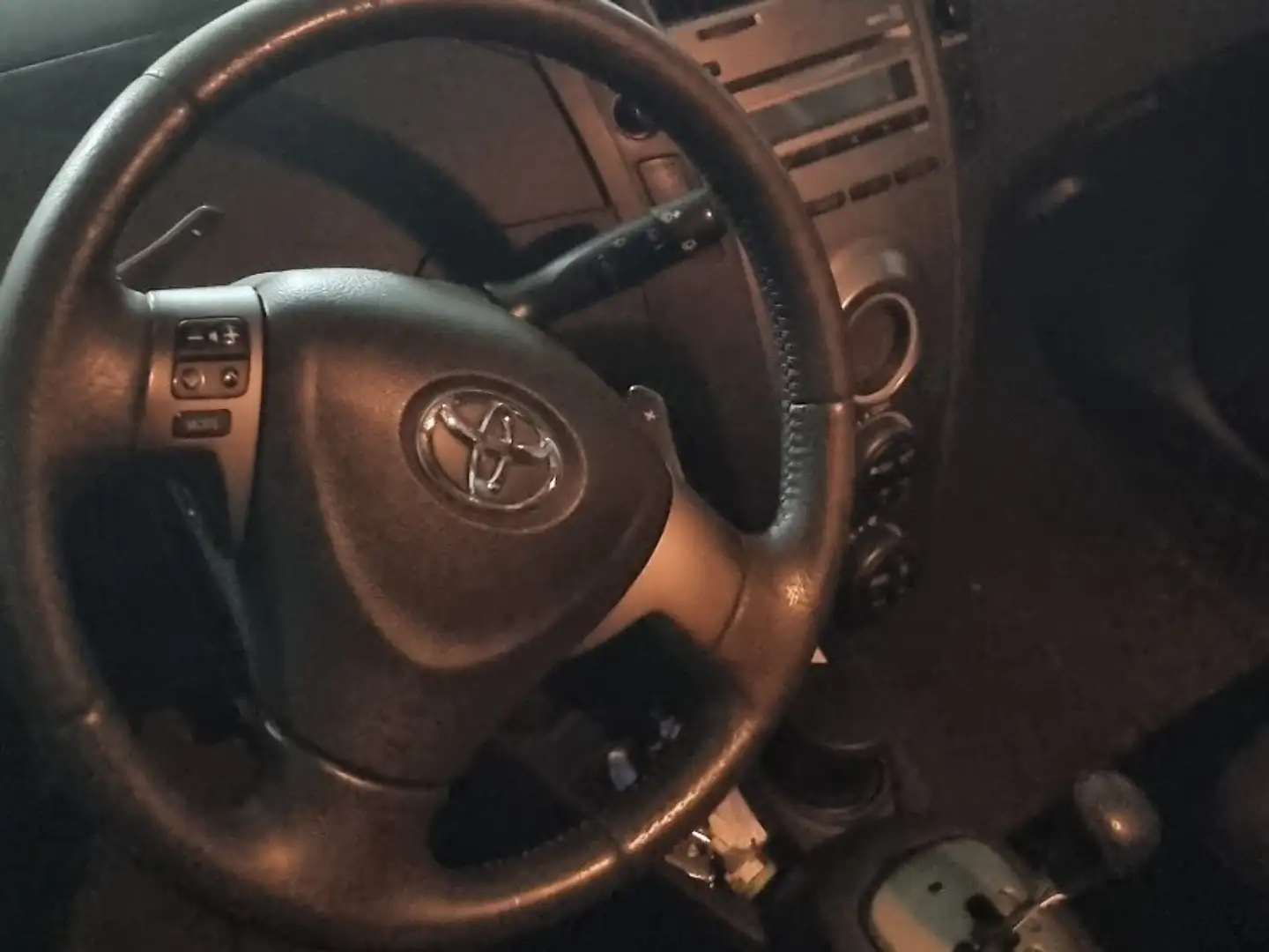 Toyota Yaris 5p 1.4 d-4d 90cv cambio automatico Argent - 2
