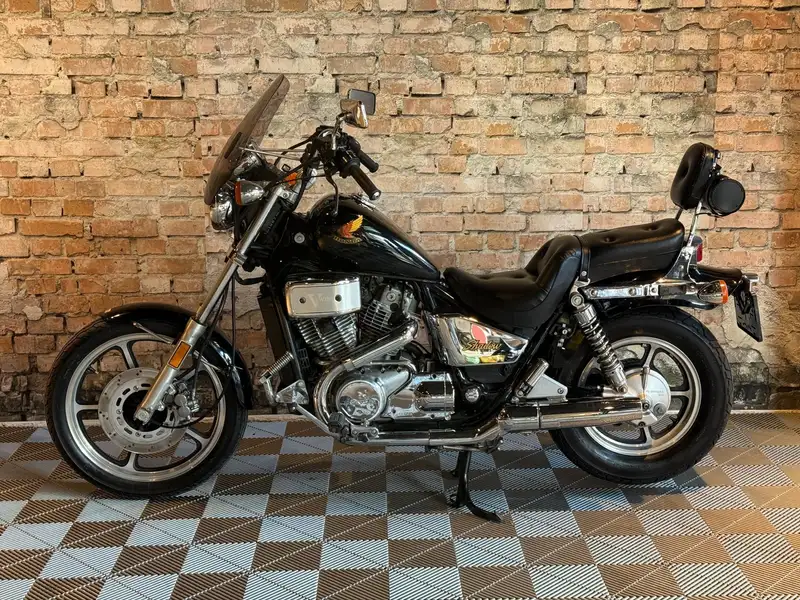 Honda VT 700C Shadow - foto 2