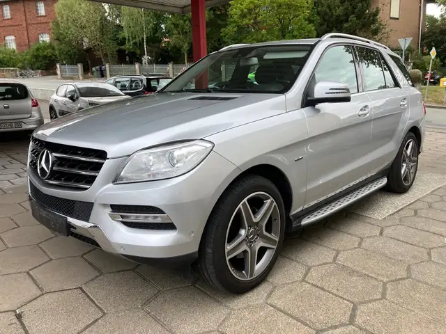 Mercedes-Benz ML 250 BlueTEC 4MATIC  AMG-Felgen AHK Anhängelast 2950 KG