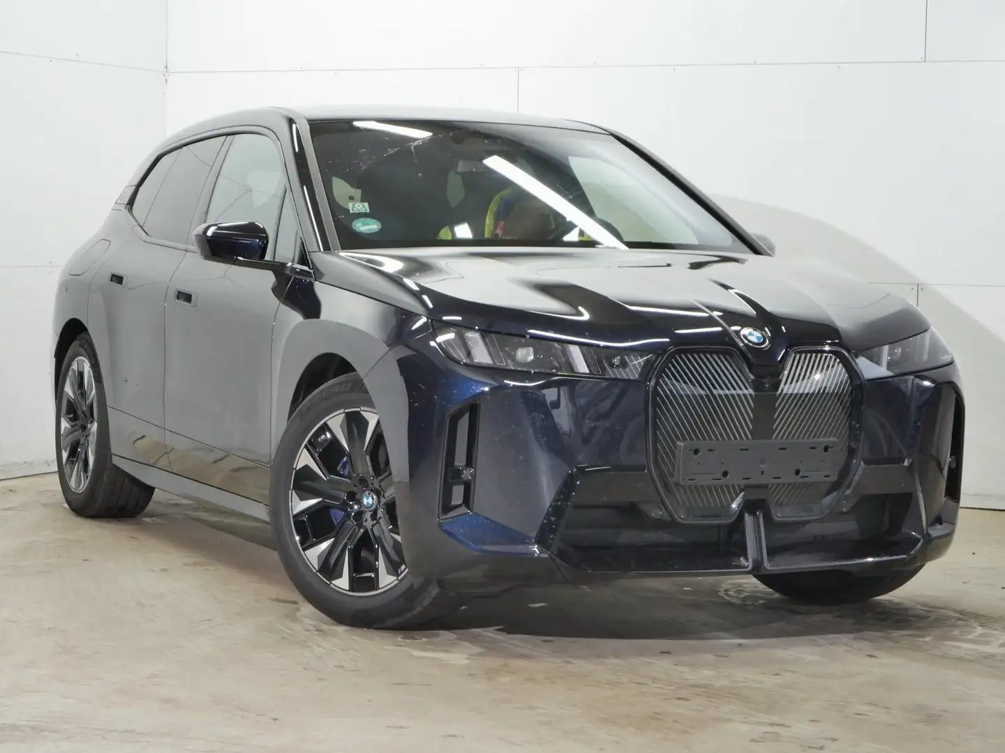 BMW iX xDrive45 M Sportpaket Glasdach Sky Lounge, Aktive Schwarz - 2