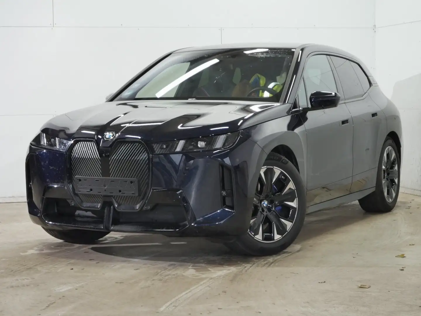 BMW iX xDrive45 M Sportpaket Glasdach Sky Lounge, Aktive Schwarz - 1