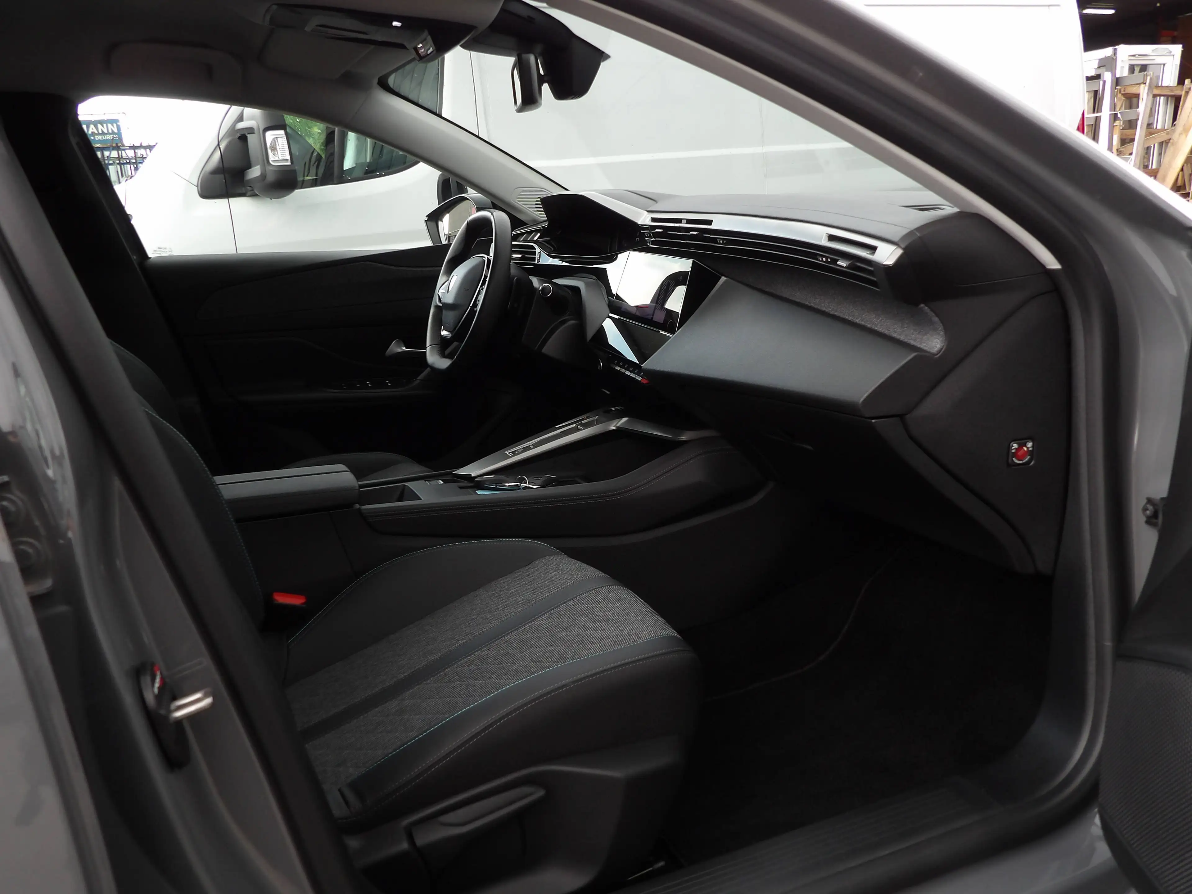 Peugeot 408 408 1.2 Turbo MHEV Allure S — photo 13