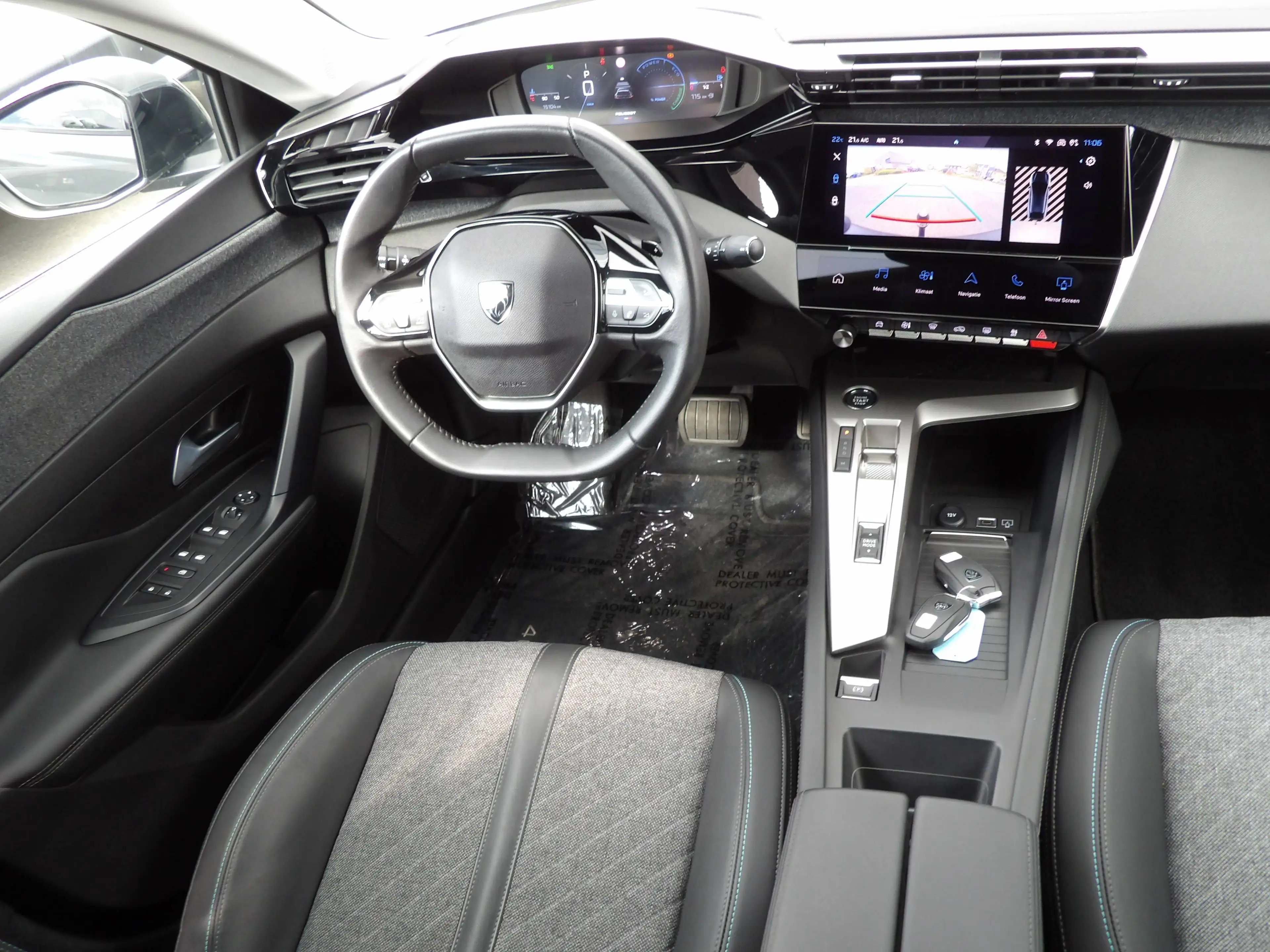 Peugeot 408 408 1.2 Turbo MHEV Allure S — photo 10