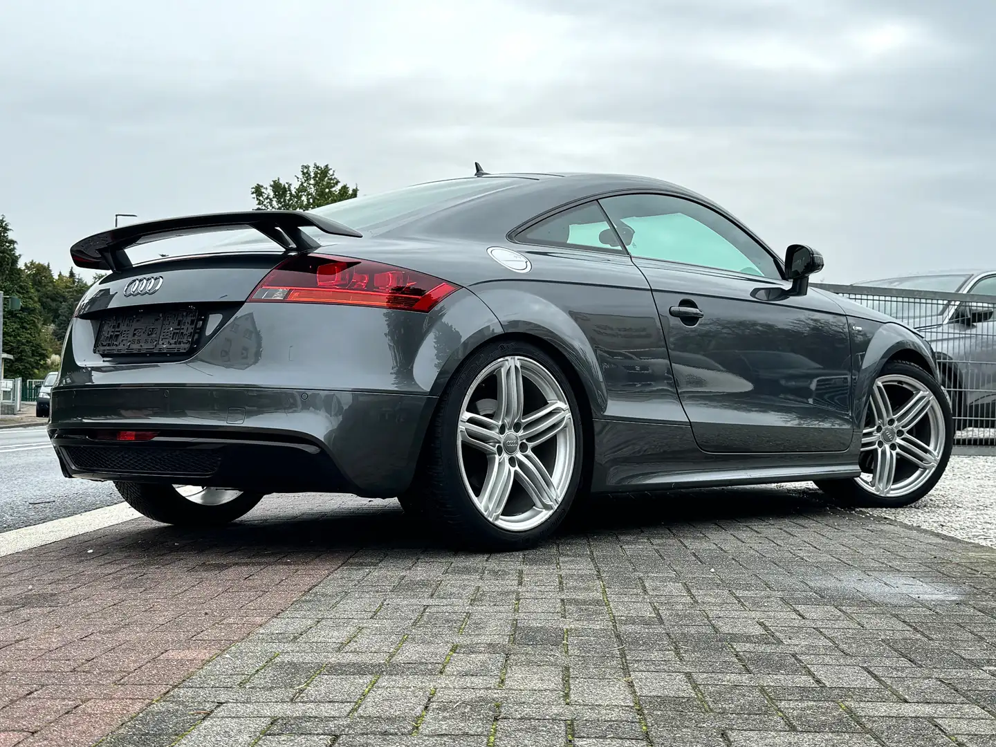 Audi TT 1.8 TFSI Coupe 3x S line Competition *Audi Black* Gris - 2
