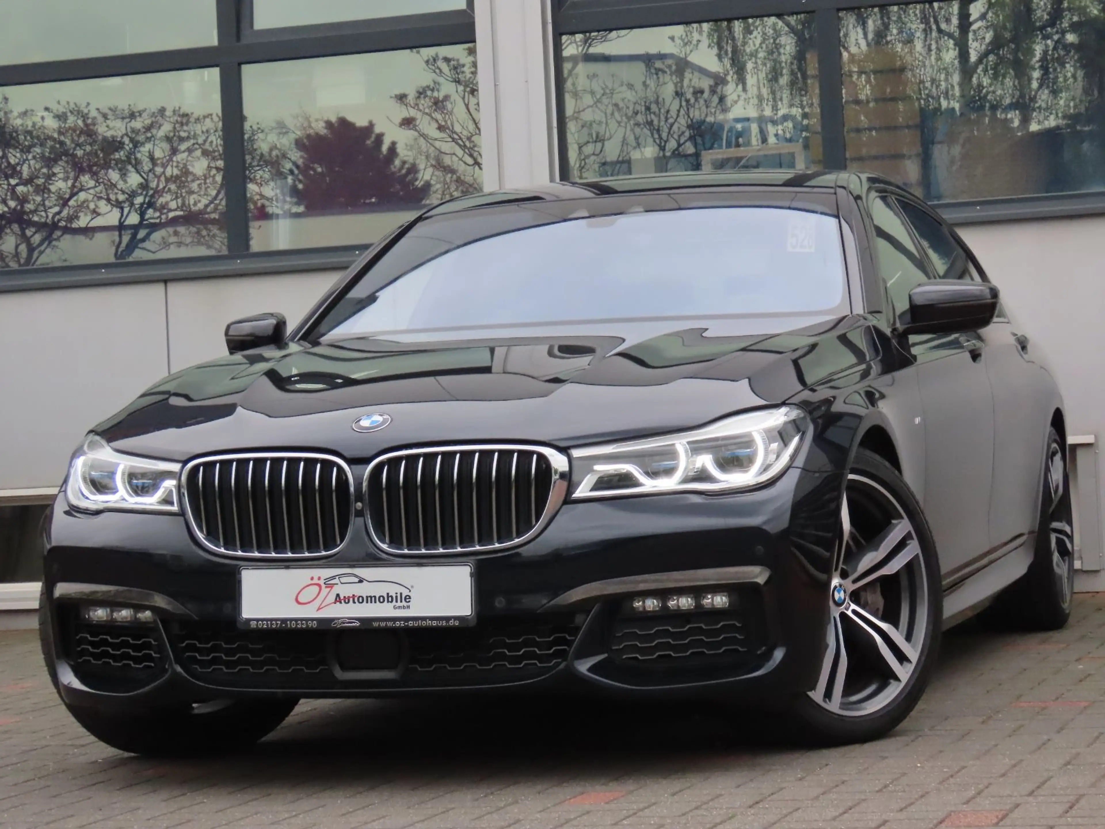BMW 750 Li xDrive ///M-Paket Soft-Close Panorama — photo 6