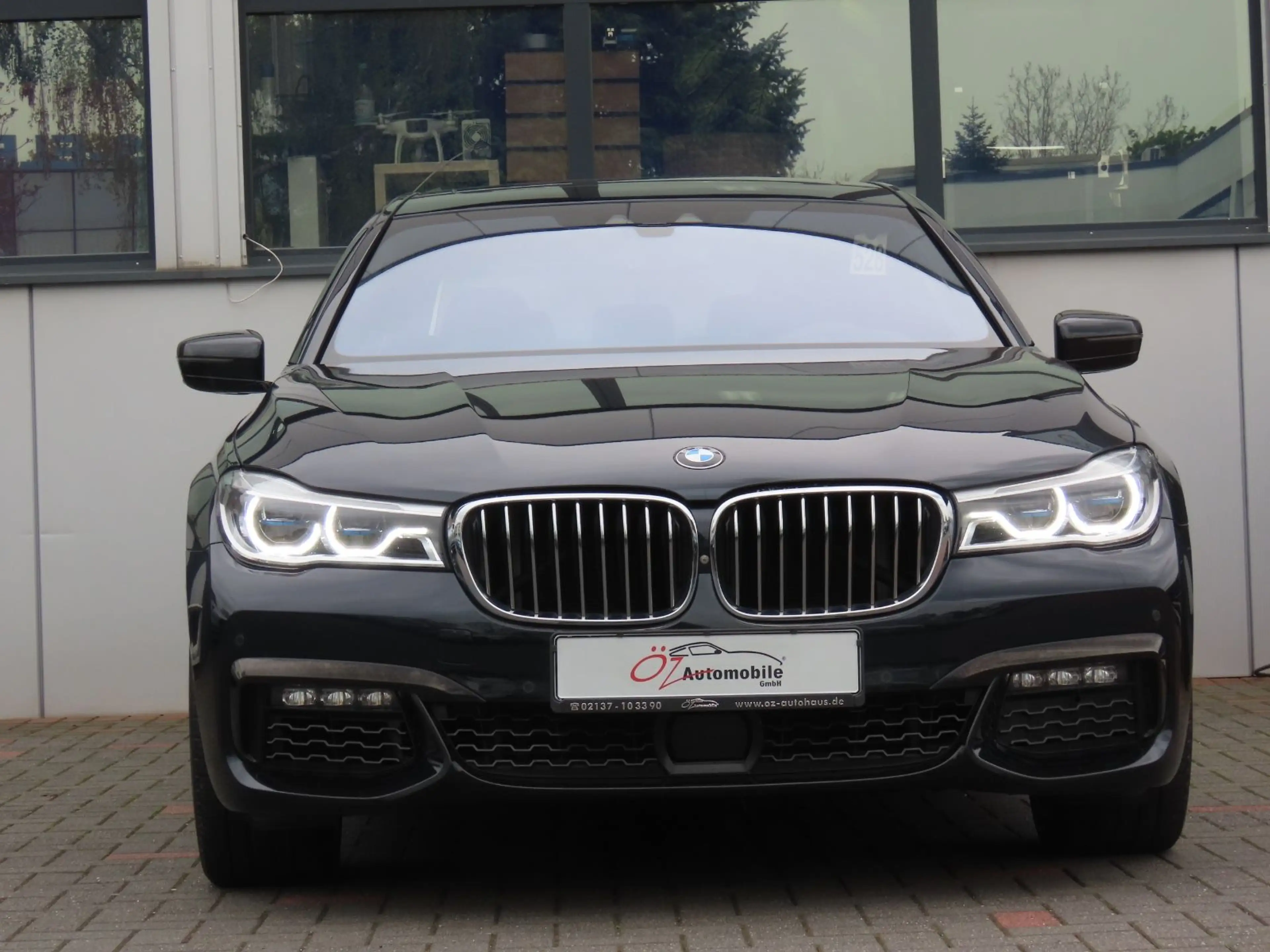 BMW 750 Li xDrive ///M-Paket Soft-Close Panorama — photo 2