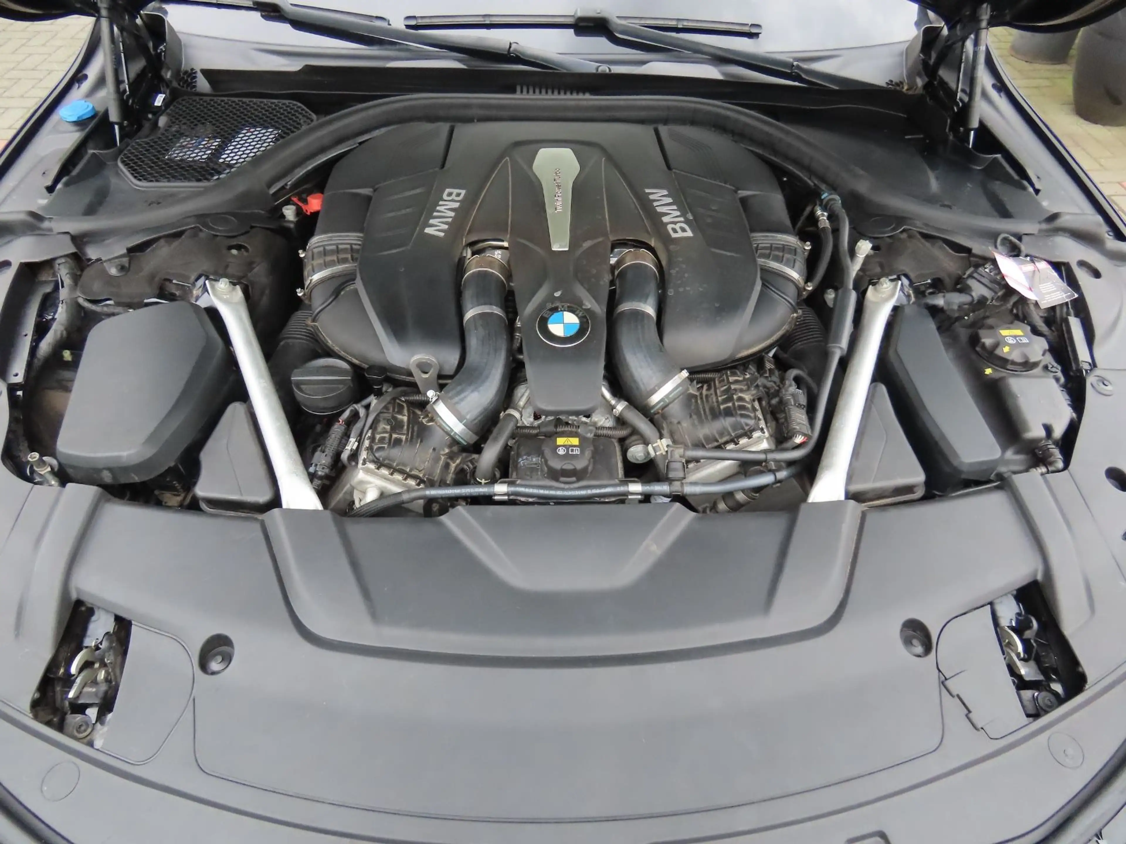 BMW 750 Li xDrive ///M-Paket Soft-Close Panorama — photo 3