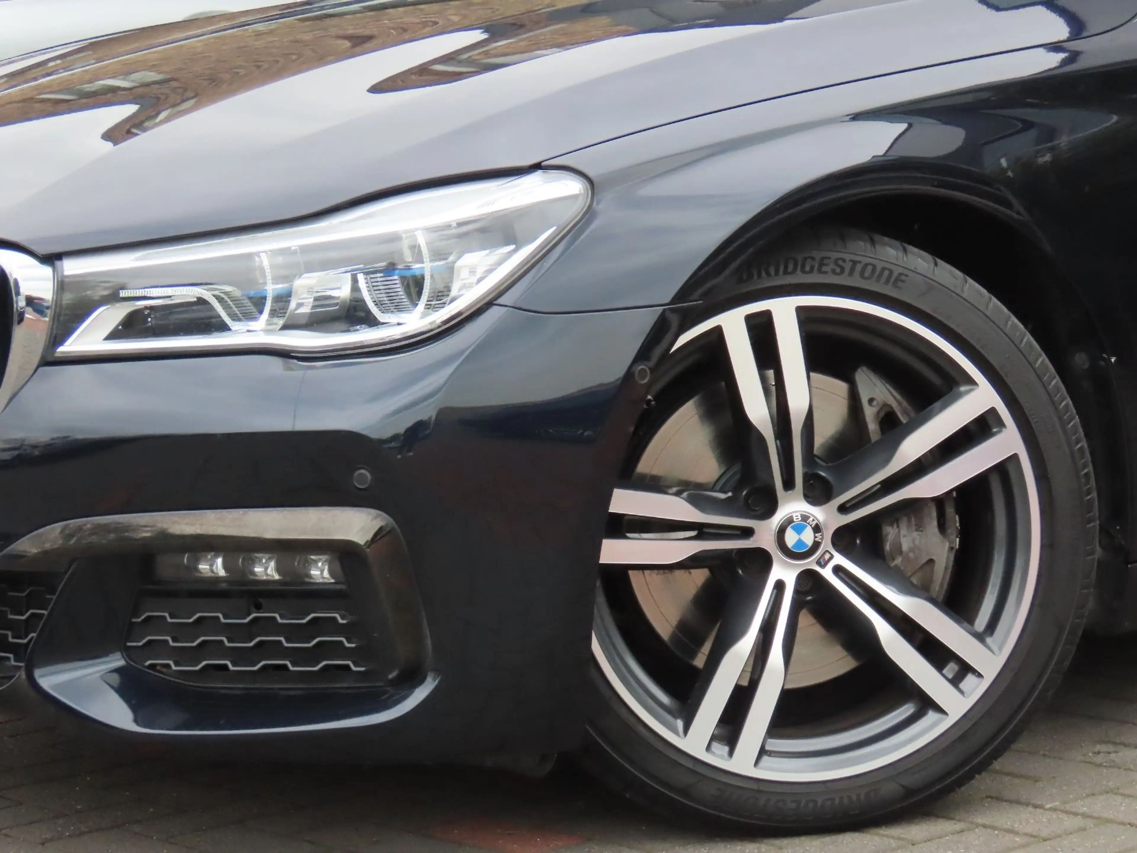 BMW 750 Li xDrive ///M-Paket Soft-Close Panorama — photo 7