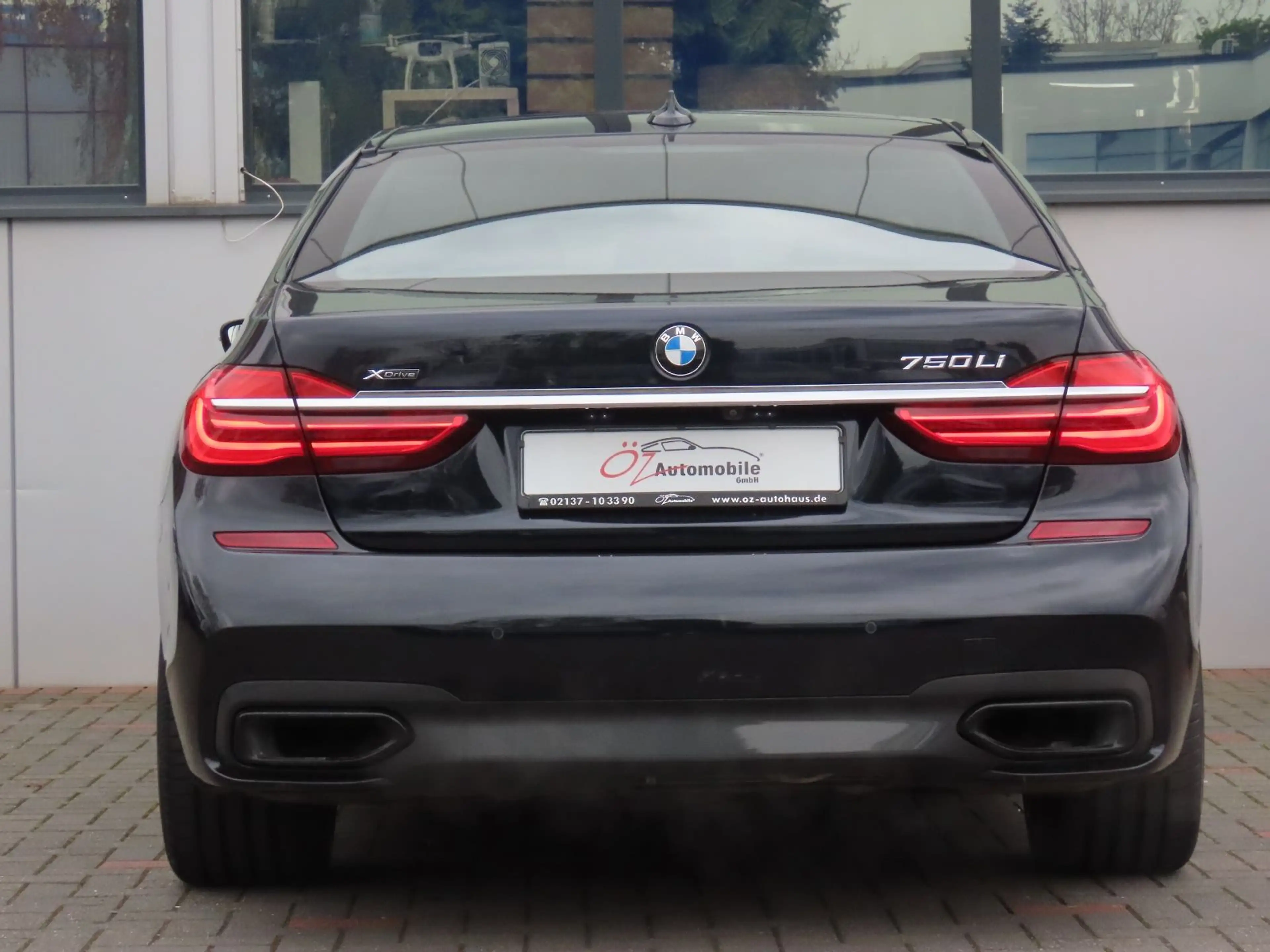 BMW 750 Li xDrive ///M-Paket Soft-Close Panorama — photo 9