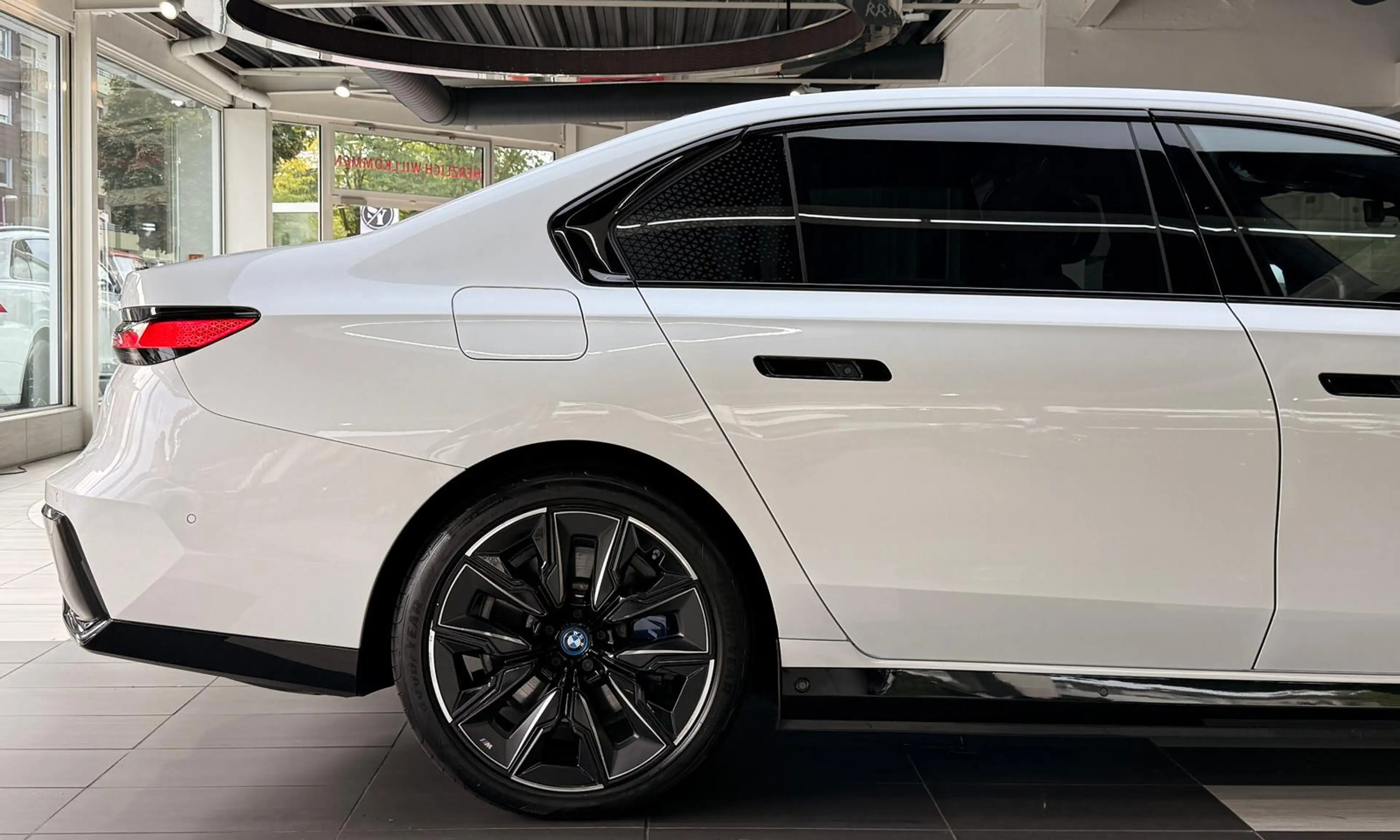BMW i7 xD 60 M Sport PanoSKY*Aut-Türen*TheatreScreen — photo 10