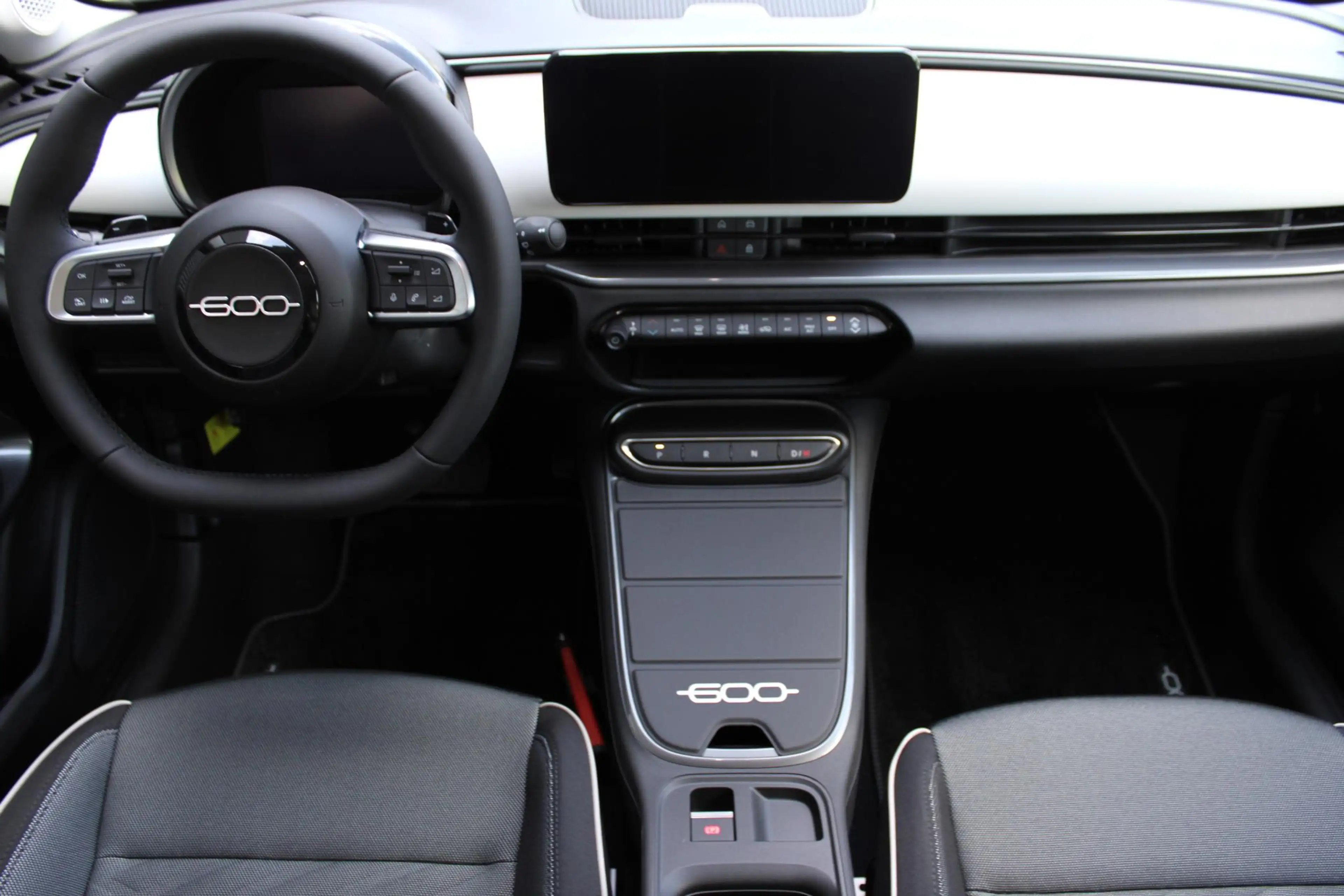 Fiat 600 1.2 Hybrid Sport — photo 13