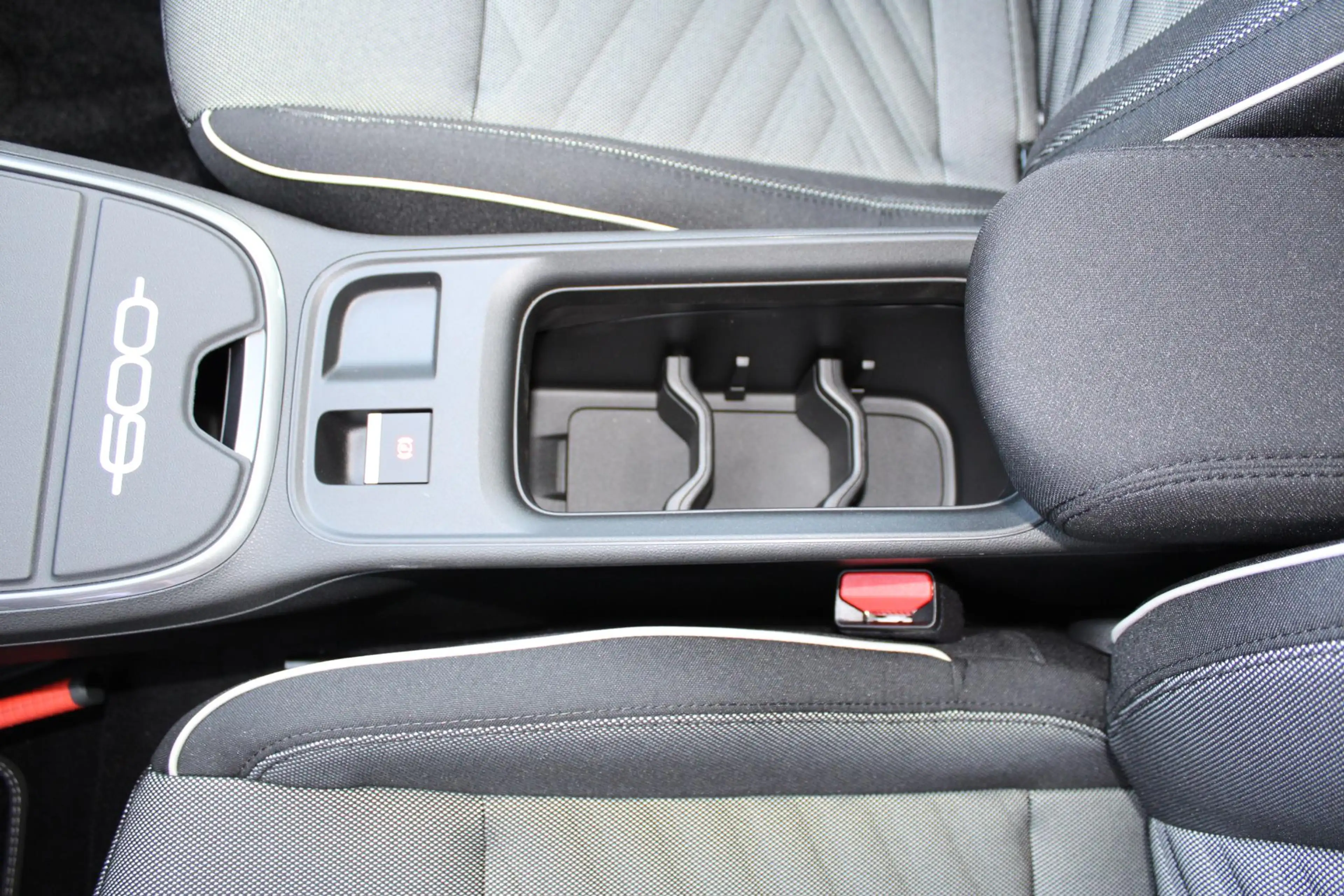 Fiat 600 1.2 Hybrid Sport — photo 12