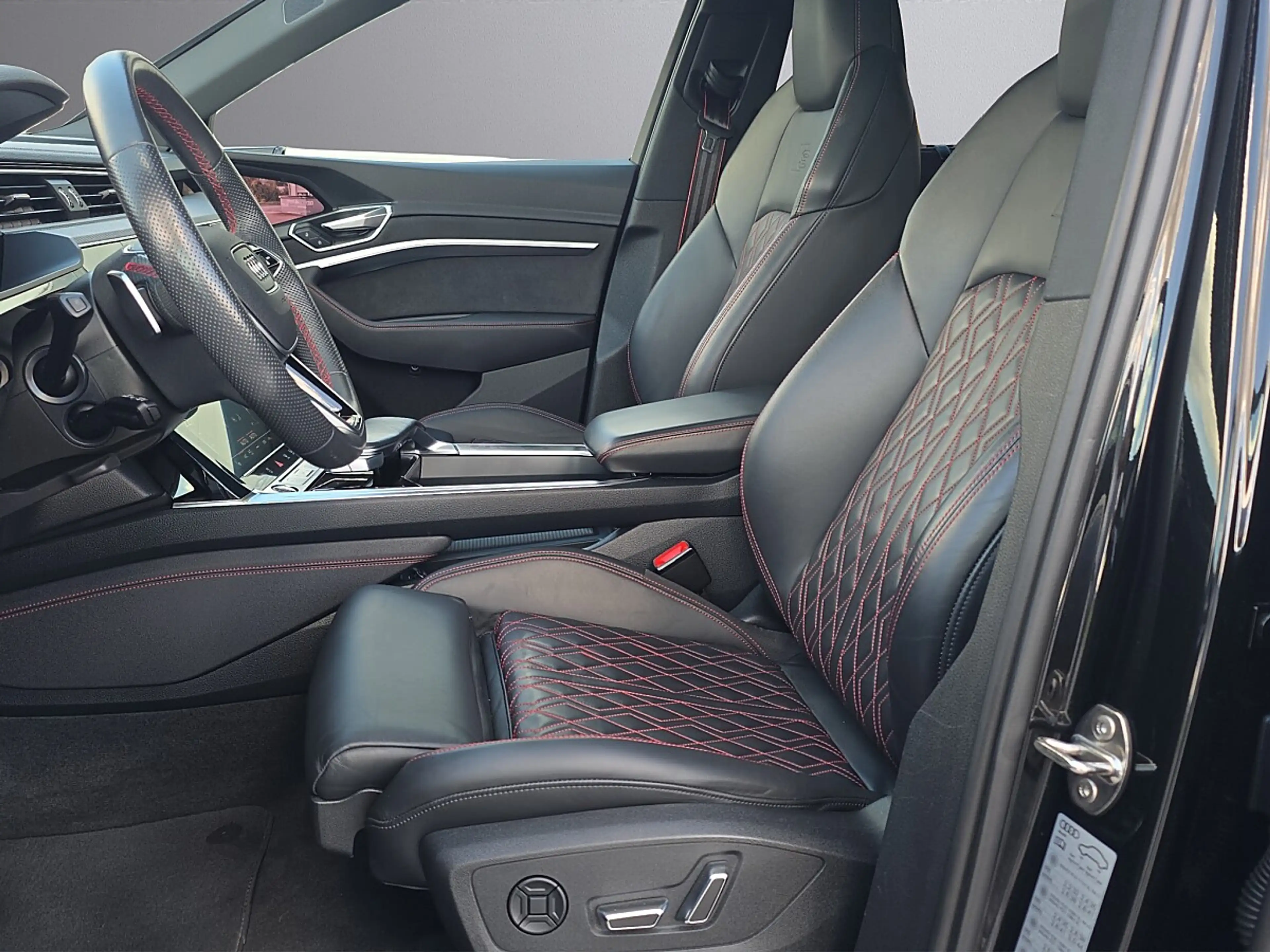 Audi Q8 e-tron Q8 Sportback 55 e-tron quattro 106kWh S Line — photo 12