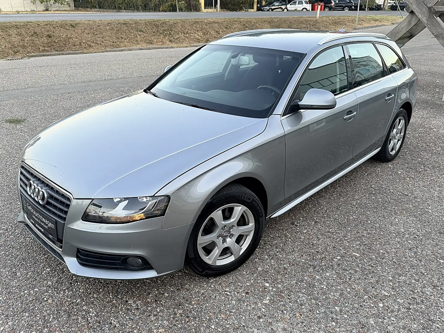Audi A4 Avant 2,0 TDI DPF Grau - 1