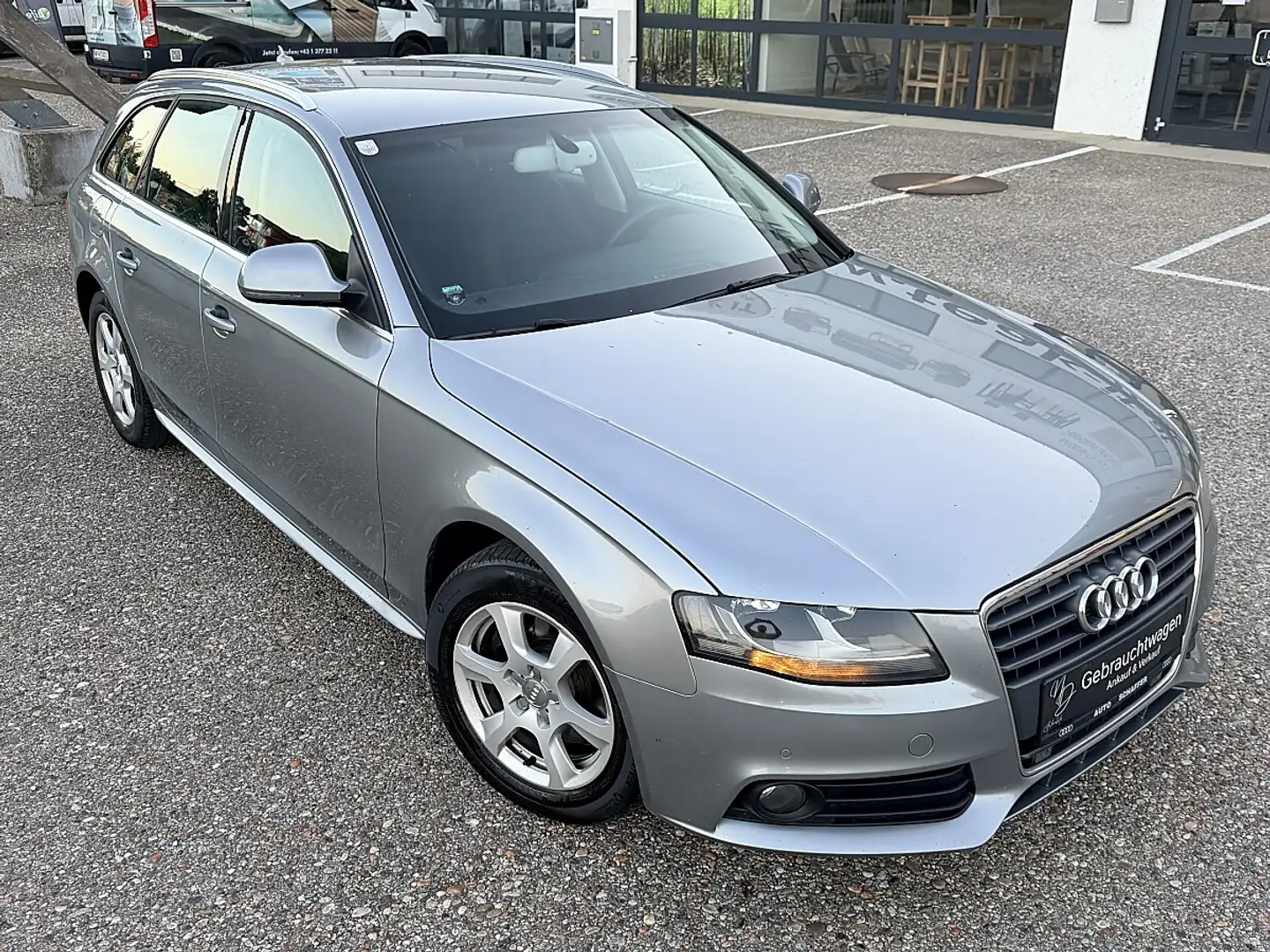 Audi A4 Avant 2,0 TDI DPF Grau - 2