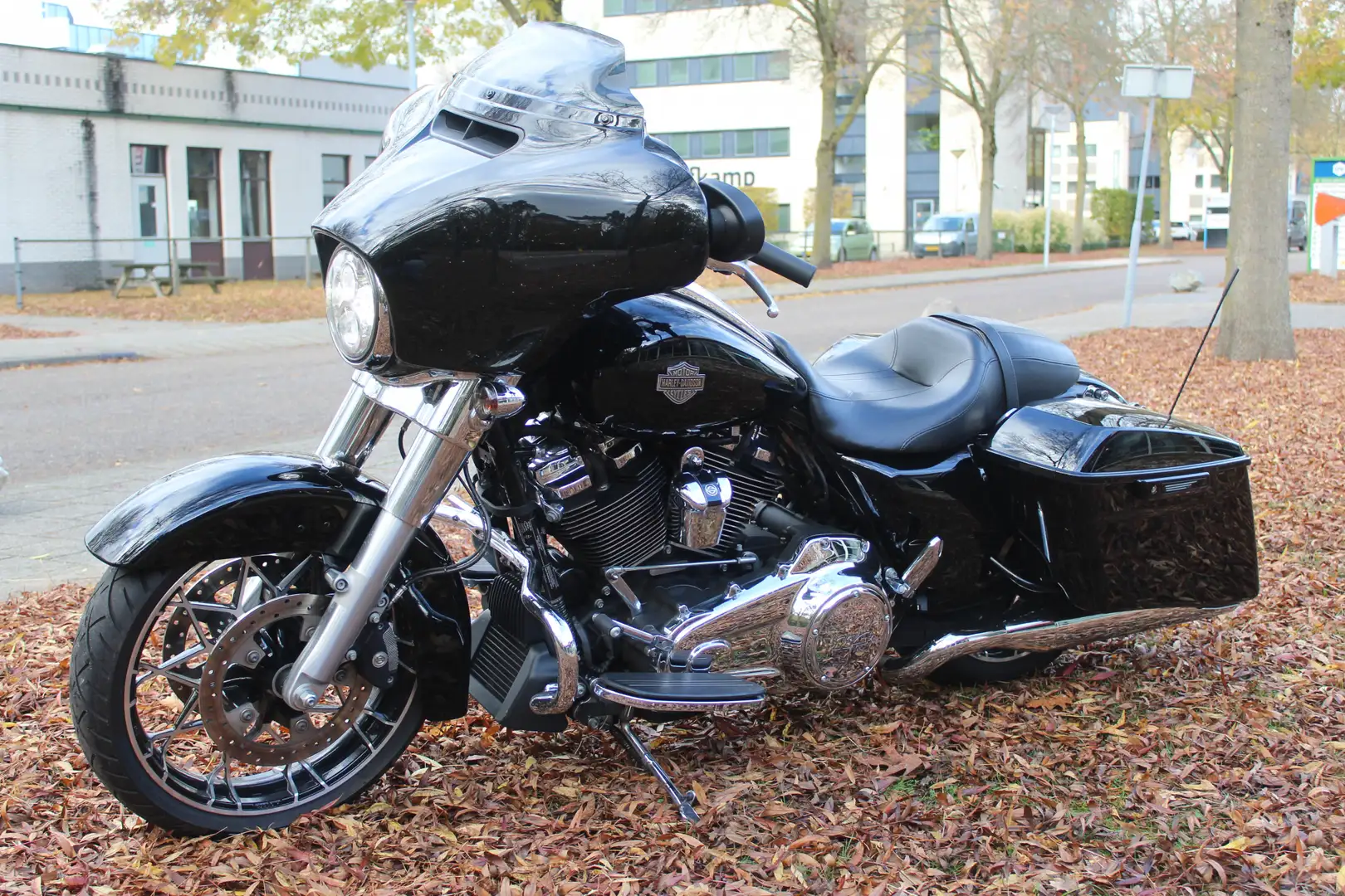 Harley-Davidson Street Glide FLH-X Street-Glide Special Noir - 2