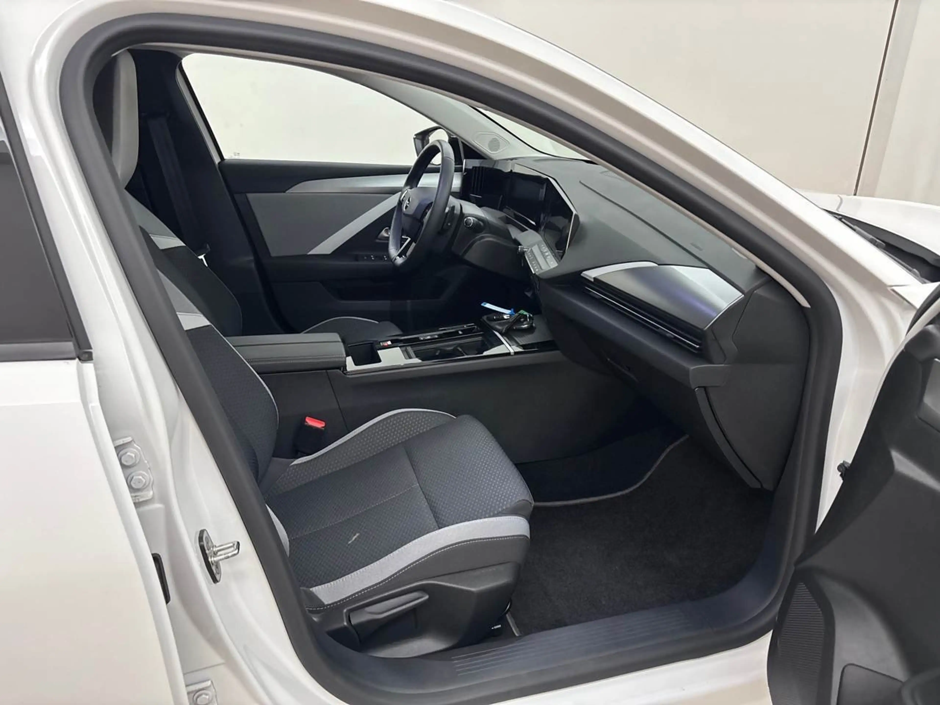 Opel Astra L 1.5 D Business Edition AUT — photo 10