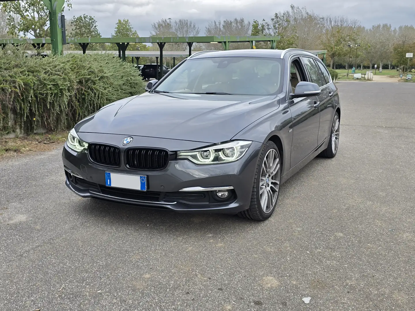 BMW 318 F31 2015 Touring 318d automatica FULL+++COME NUOVA Gris - 1