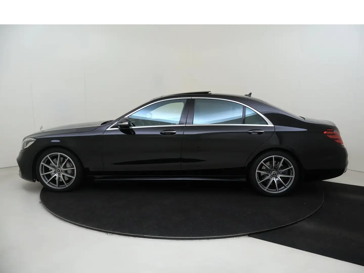 Mercedes-Benz S 560 4Matic Lang Premium Plus / AMG/ Panoramadak/ Enter Negru - 2