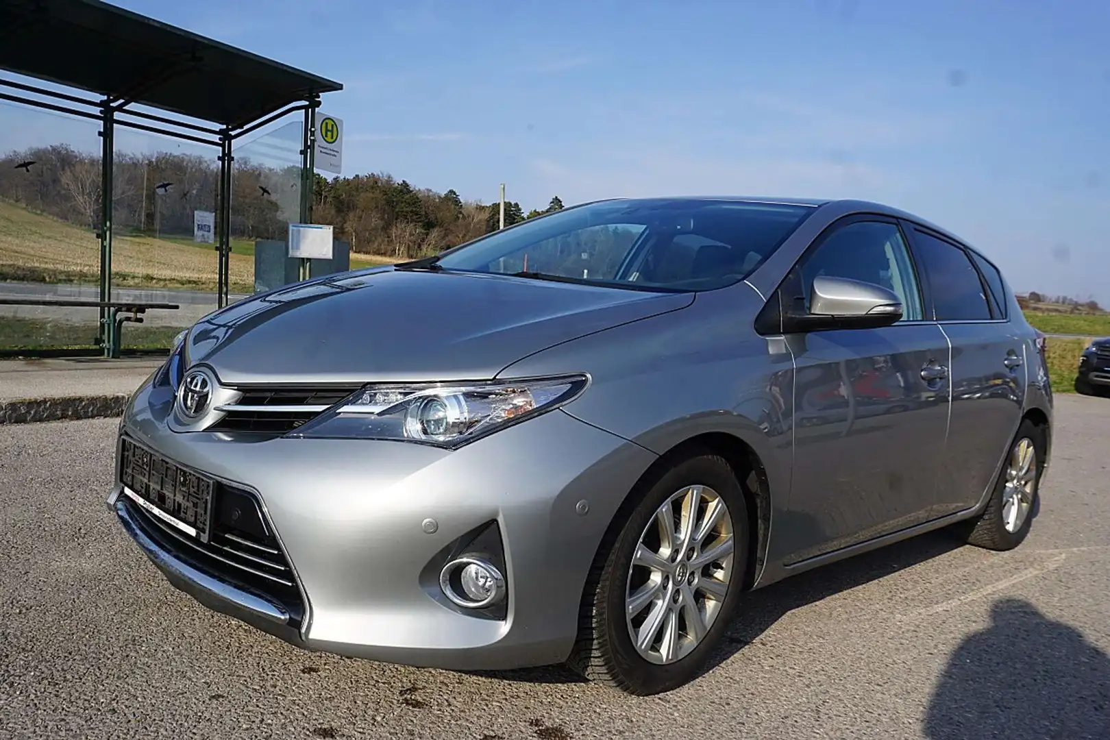 Toyota Auris 1,4 D-4D Active Grau - 2
