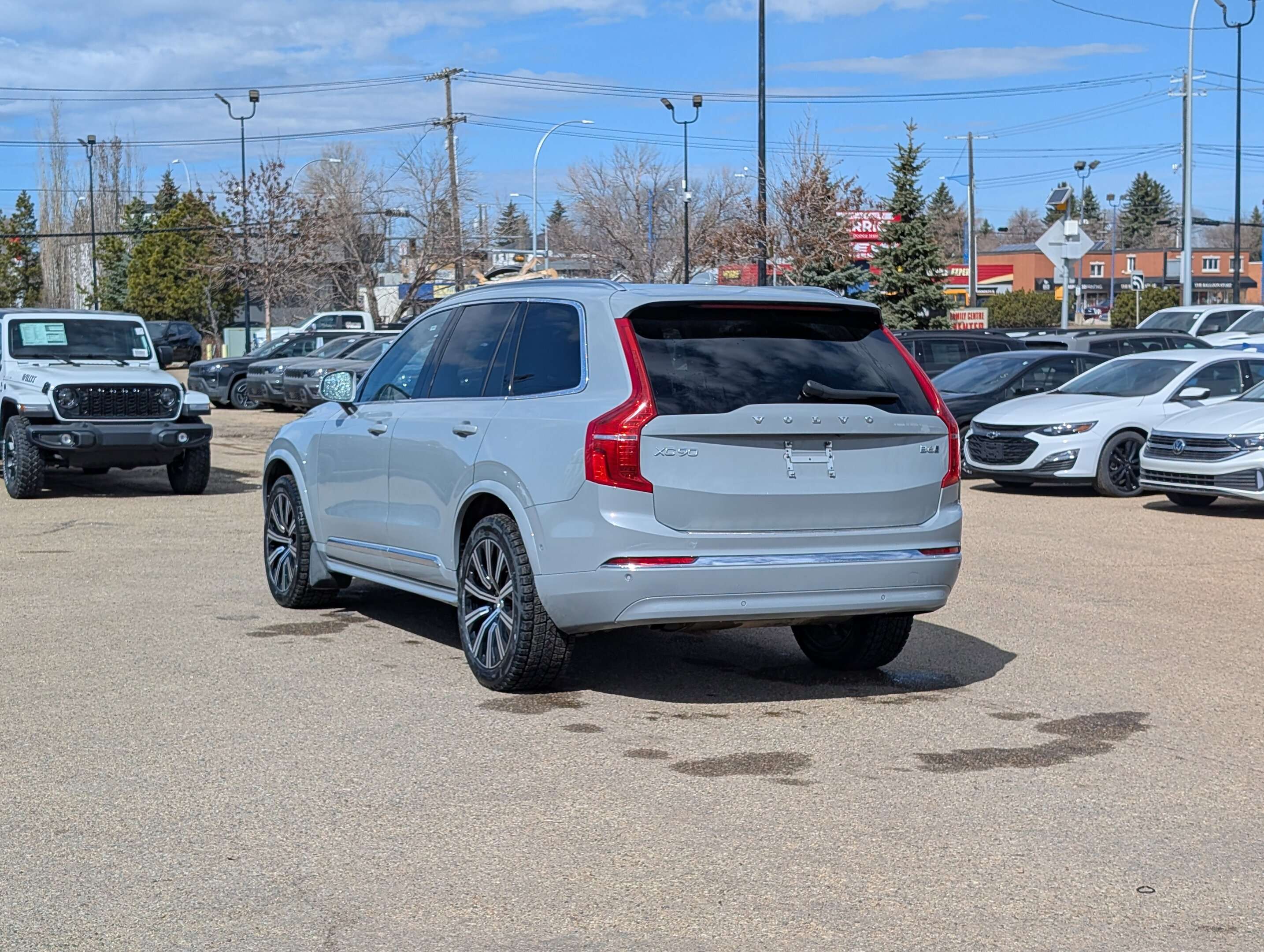 2024 Volvo XC90 Plus Bright Theme alt 4