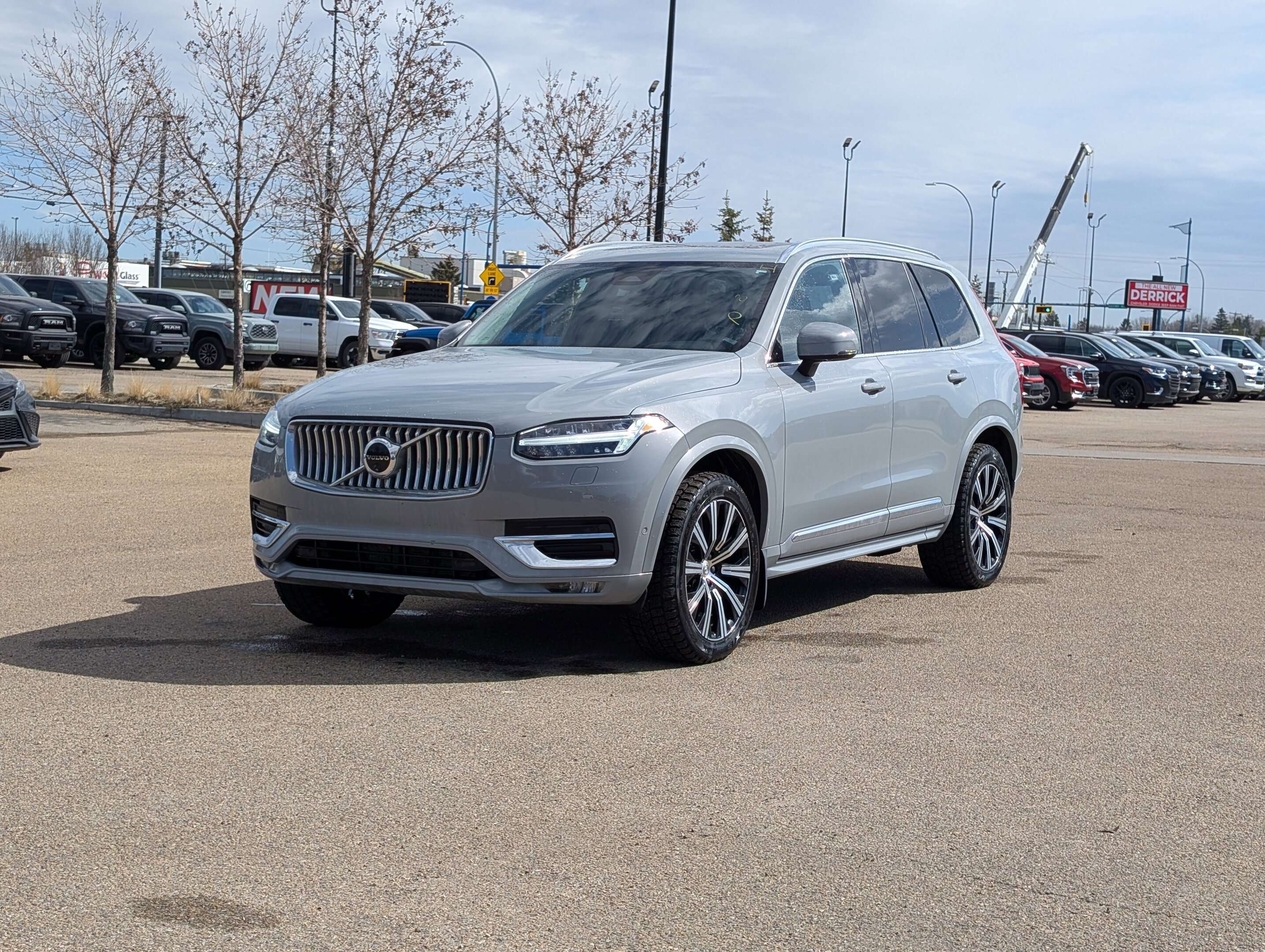 2024 Volvo XC90 Plus Bright Theme alt 2