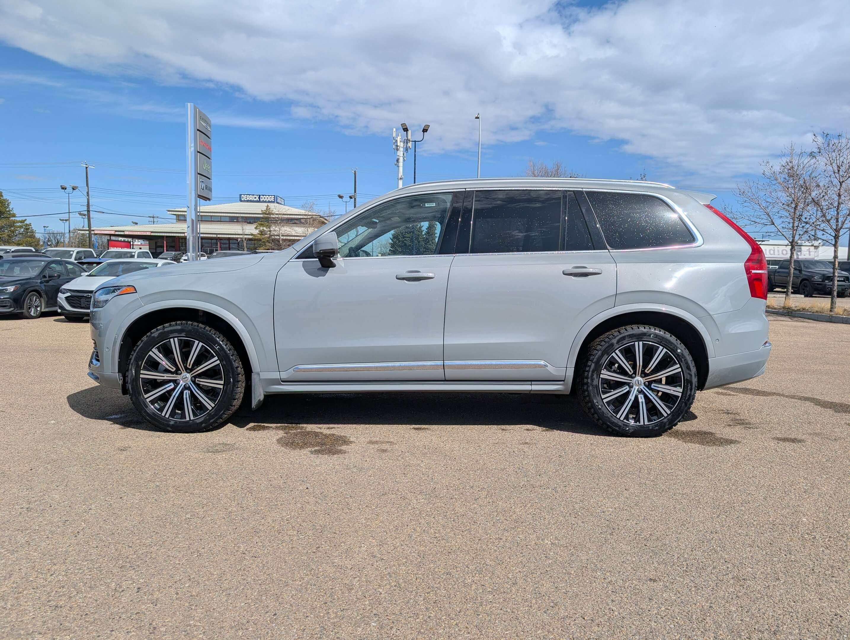 2024 Volvo XC90 Plus Bright Theme alt 3