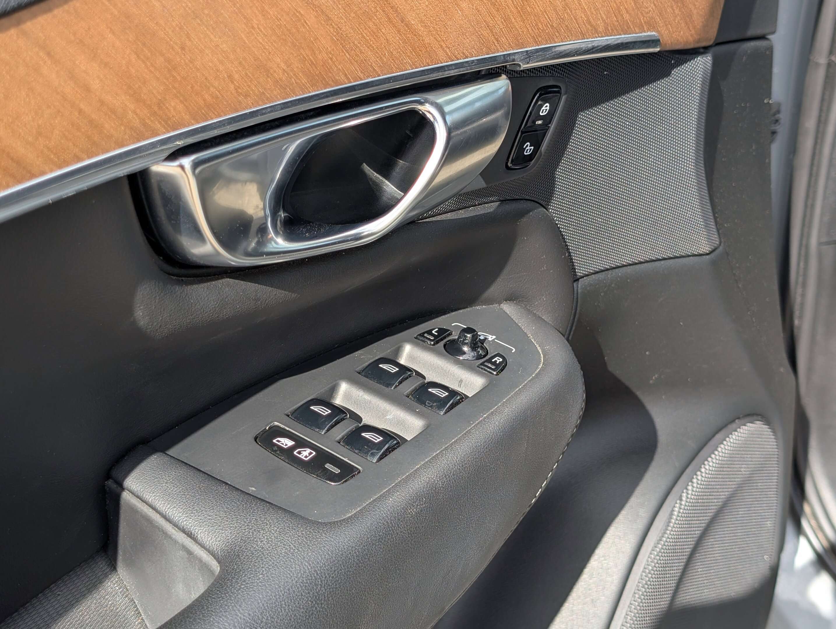 2024 Volvo XC90 Plus Bright Theme thumb 18