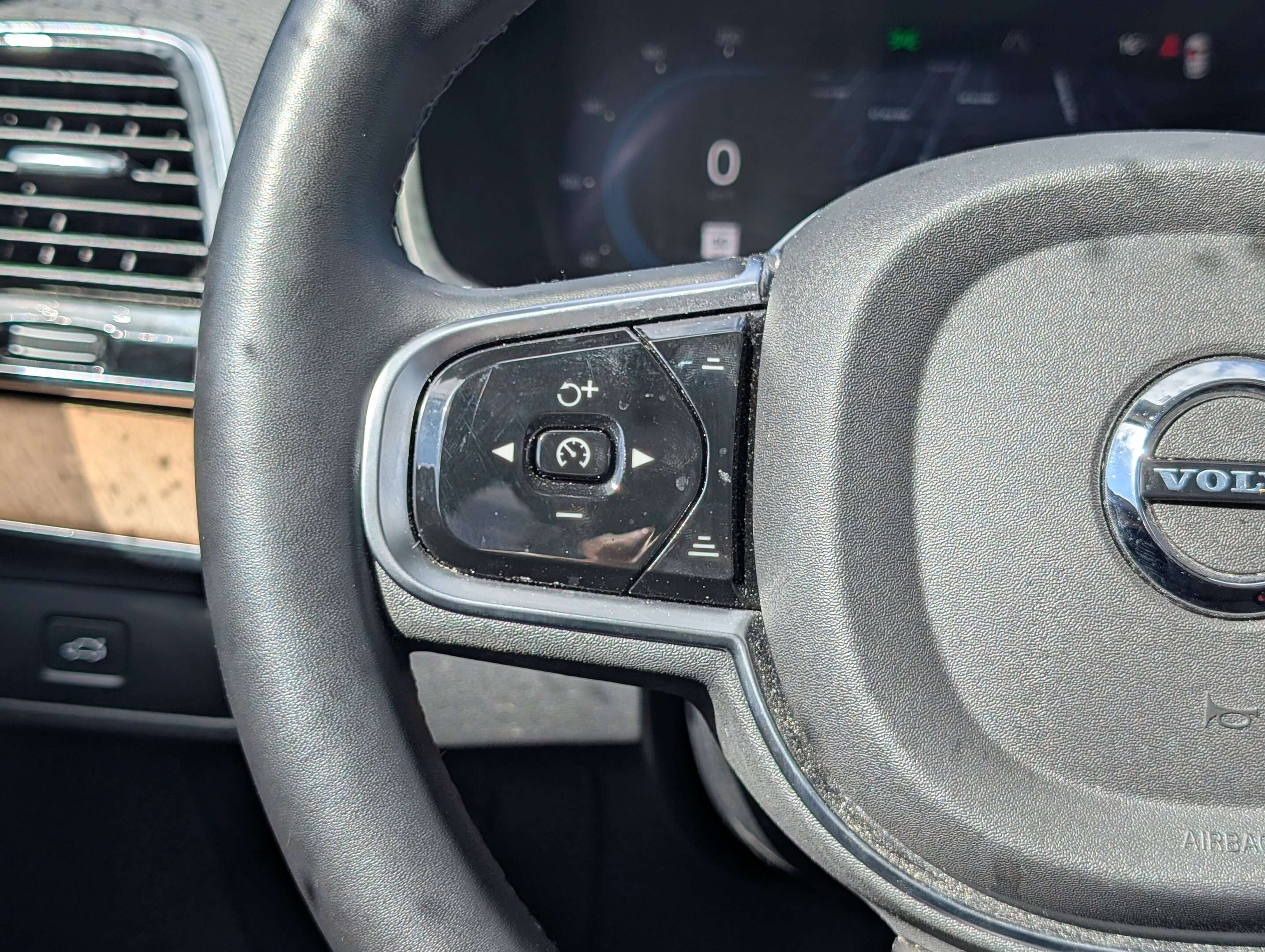 2024 Volvo XC90 Plus Bright Theme thumb 26