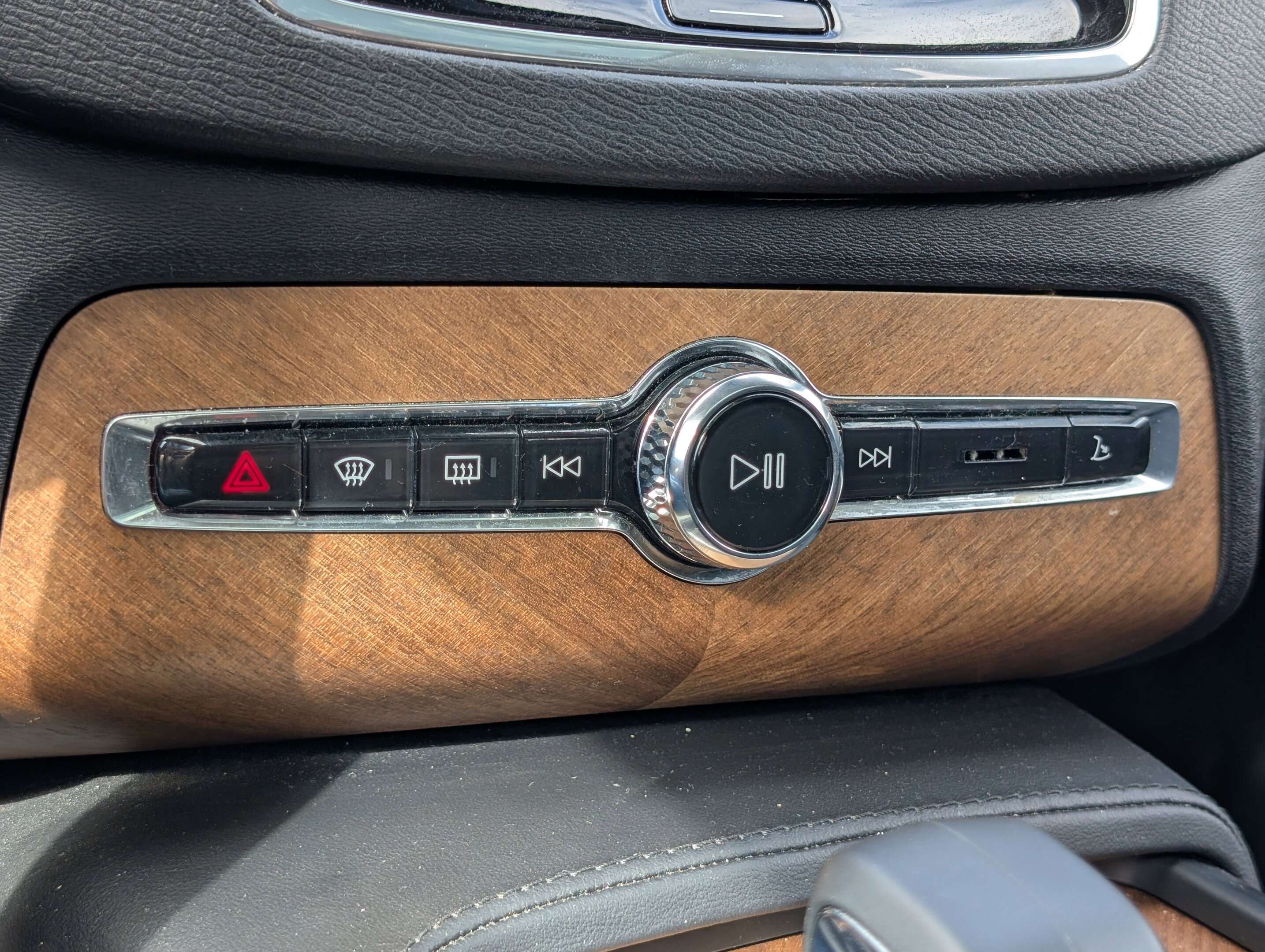 2024 Volvo XC90 Plus Bright Theme thumb 32