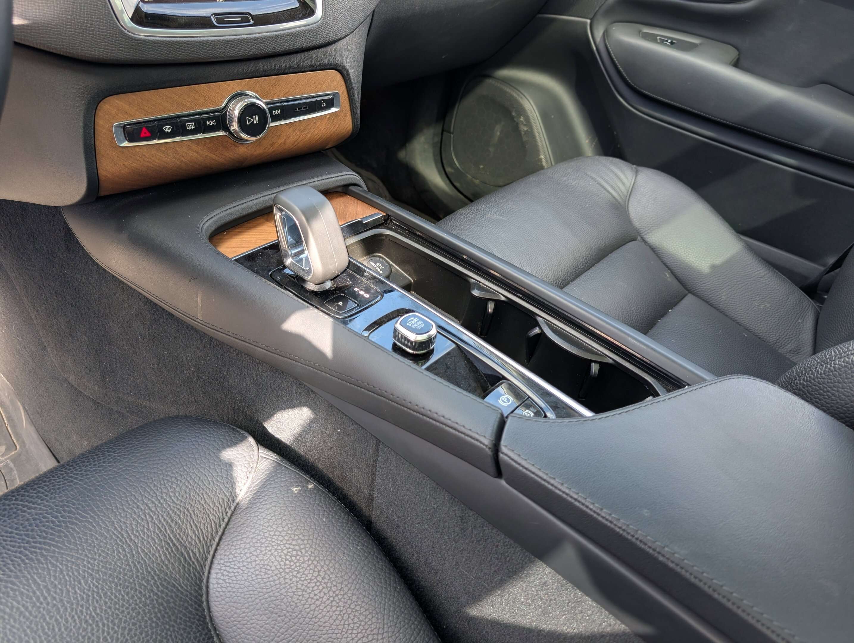 2024 Volvo XC90 Plus Bright Theme thumb 33