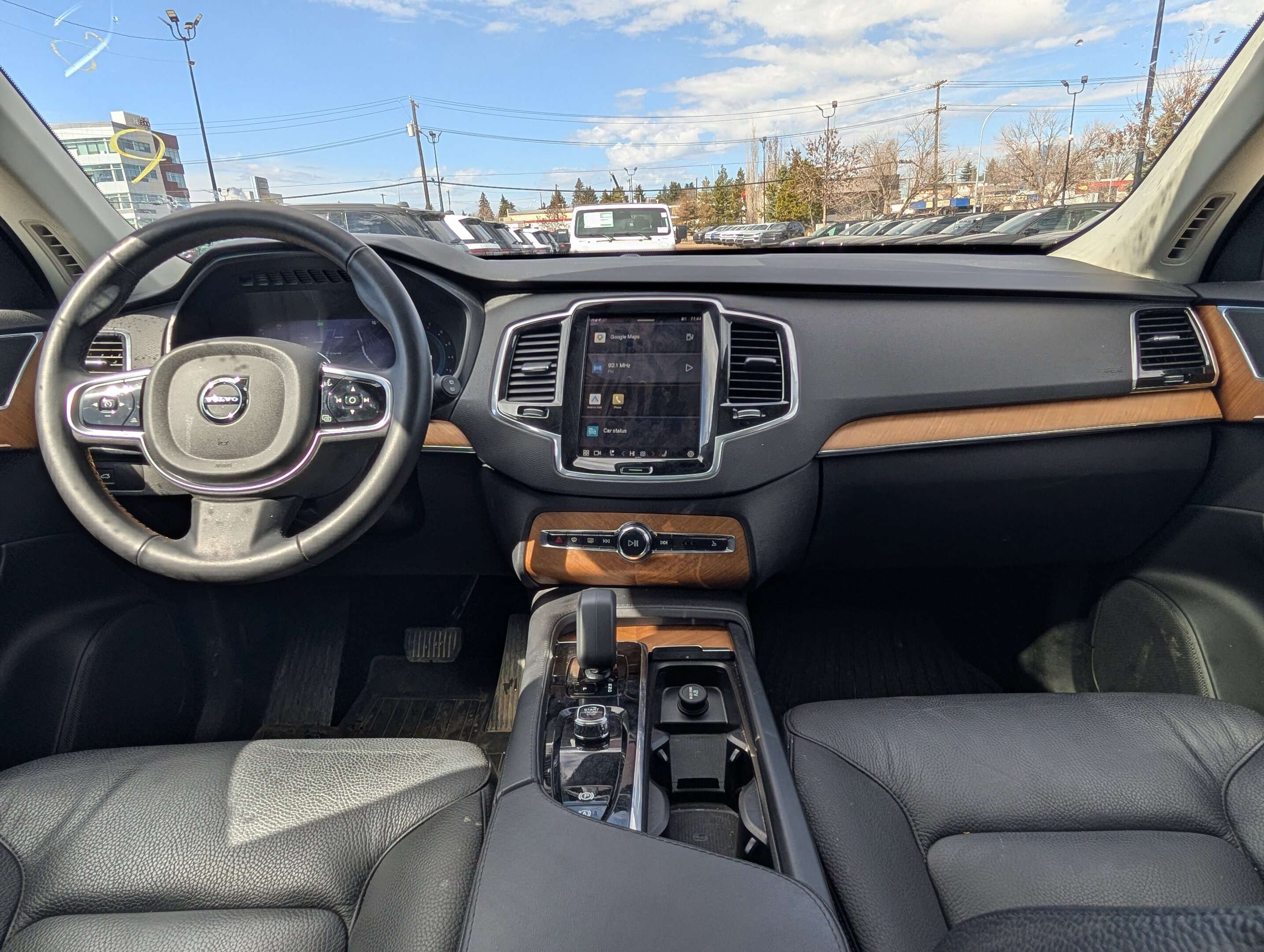 2024 Volvo XC90 Plus Bright Theme thumb 24