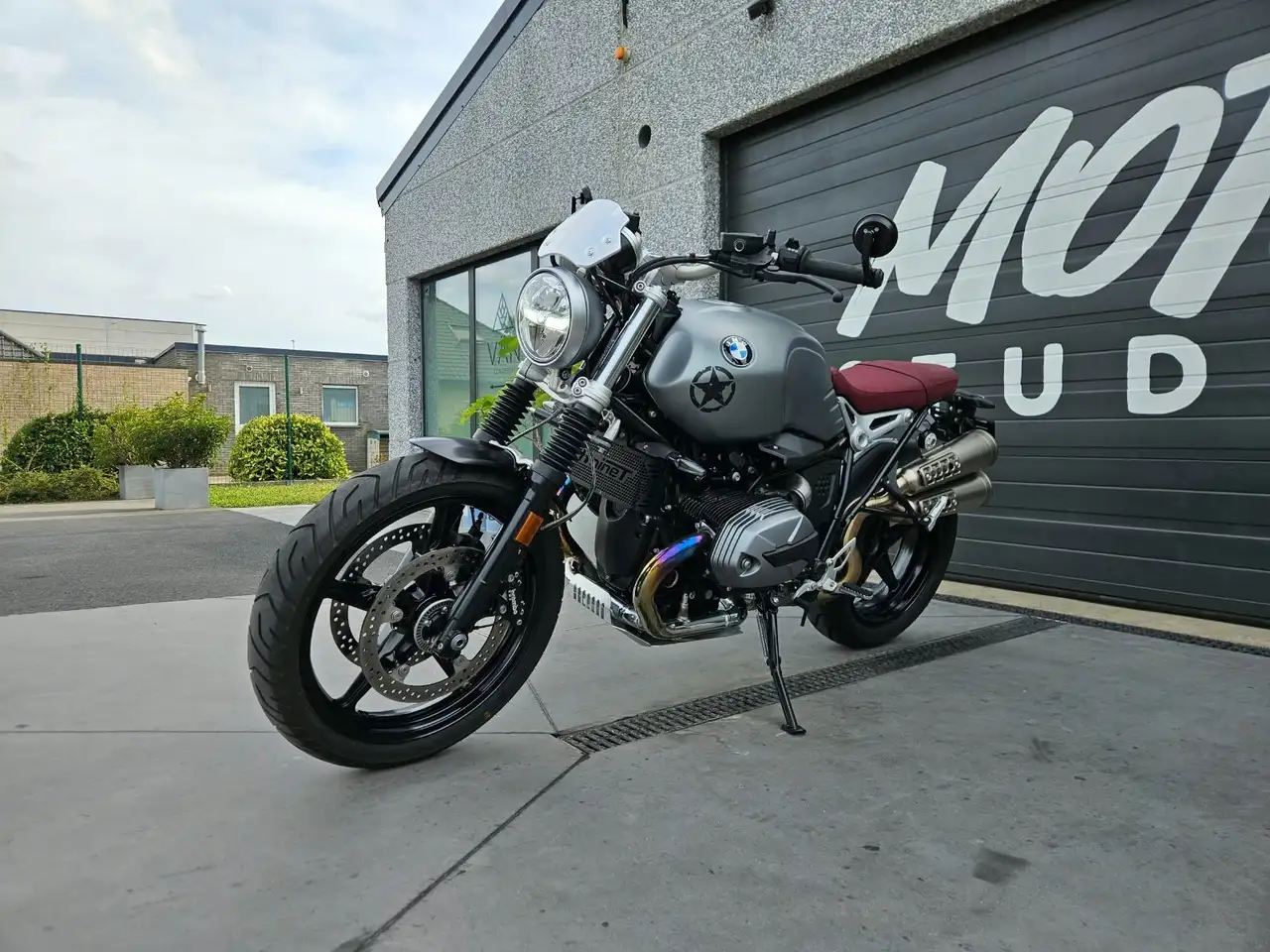 BMW R nineT