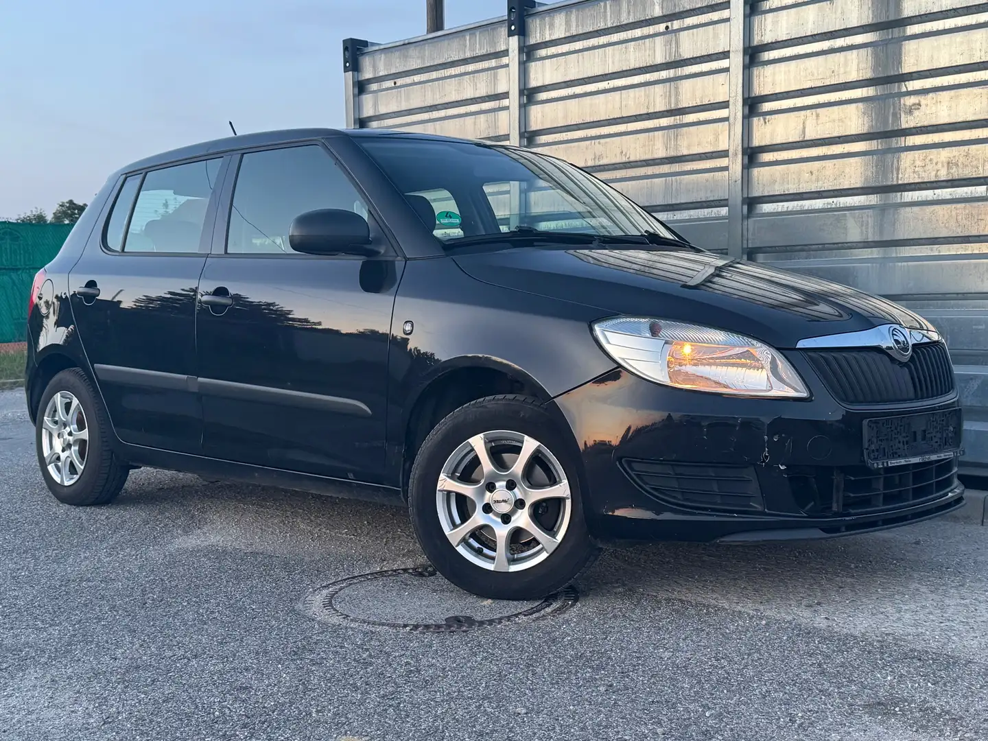 Skoda Fabia 1.2  EDITION (TÜV 06-2026) EURO 5 KLIMA 8FACH Schwarz - 1