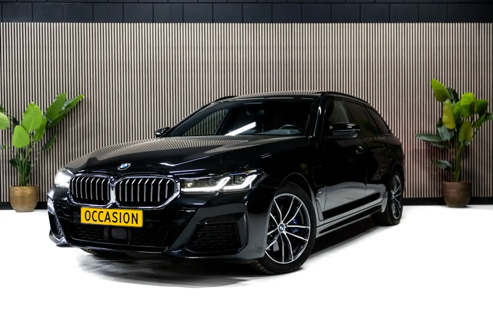BMW 530 5-serie touring 5er - e xDrive M Sport | H&K | Pan Zwart - 1