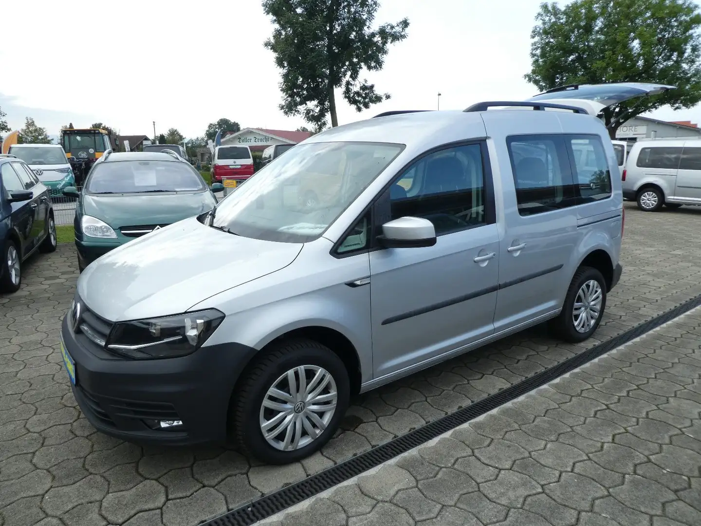Volkswagen Caddy Trendline 4Motion Navi+AHK+SHZ+Tempomat Silber - 1