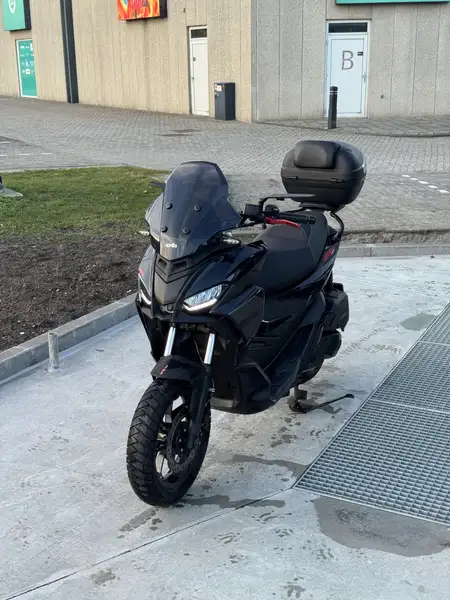 Aprilia SR GT 200 - foto 2