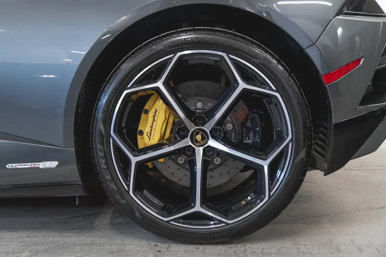 Lamborghini Huracán снимка Lamborghini Huracán