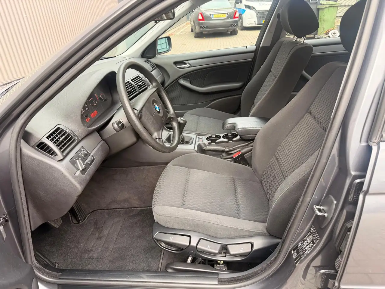 BMW 318 3-serie 318i Volledig onderhouden zeer nette condi, foto 8