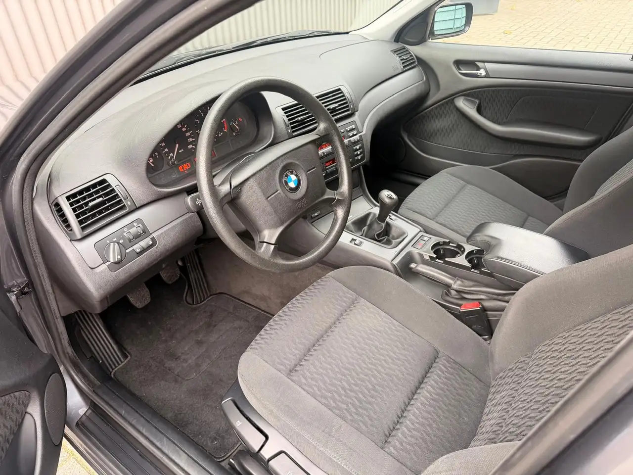 BMW 318 3-serie 318i Volledig onderhouden zeer nette condi, foto 2