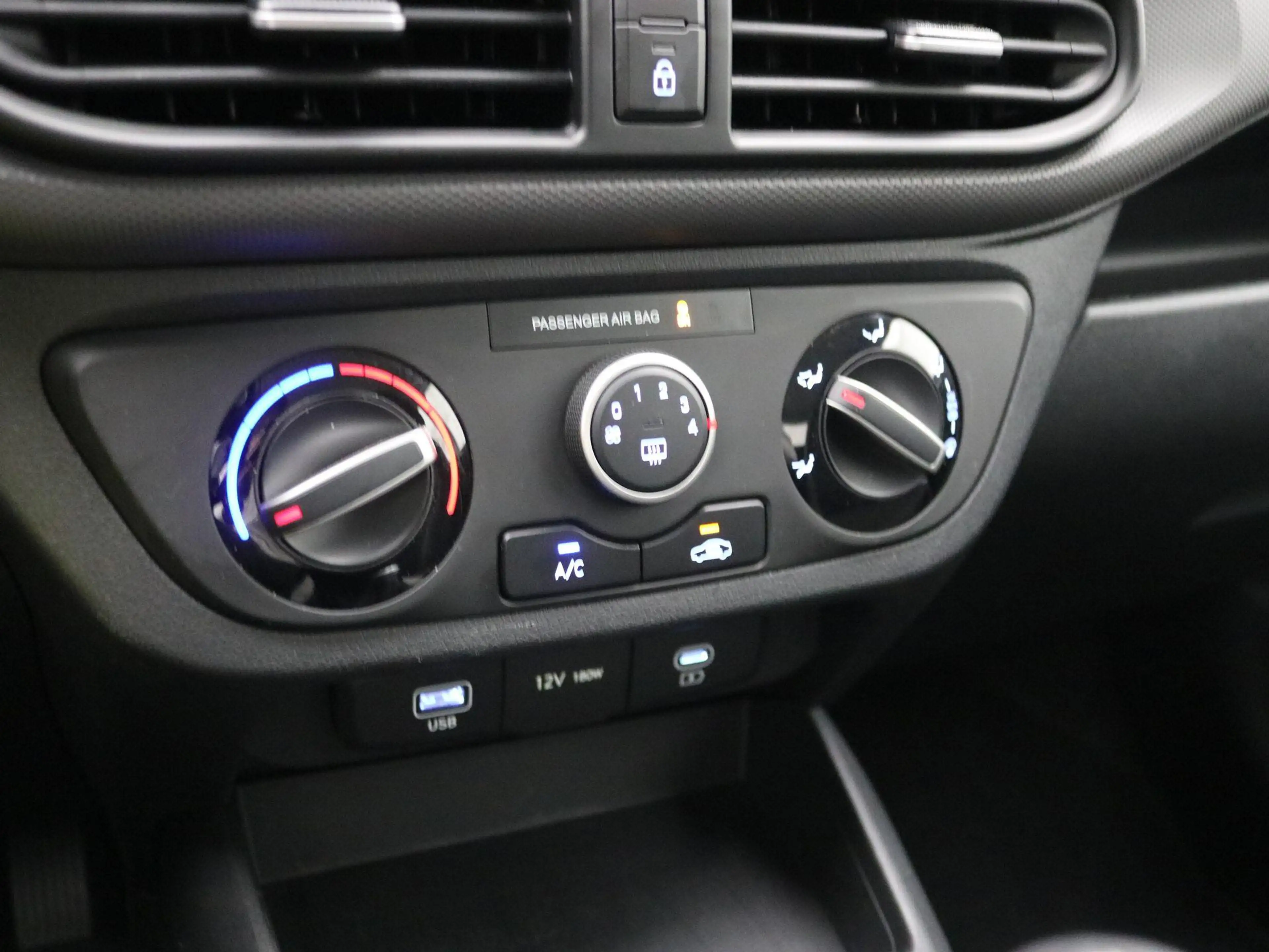 Hyundai i10 1.0 Comfort / Cruise / Airco / Apple Carplay & And — photo 27