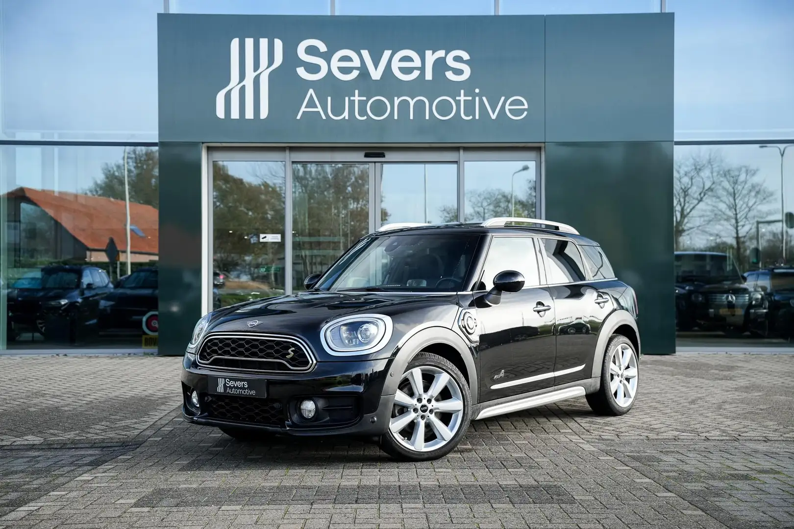 MINI Cooper SE Countryman ALL4 | Panoramadak | Head Up Display | Verwarmde v Noir - 1
