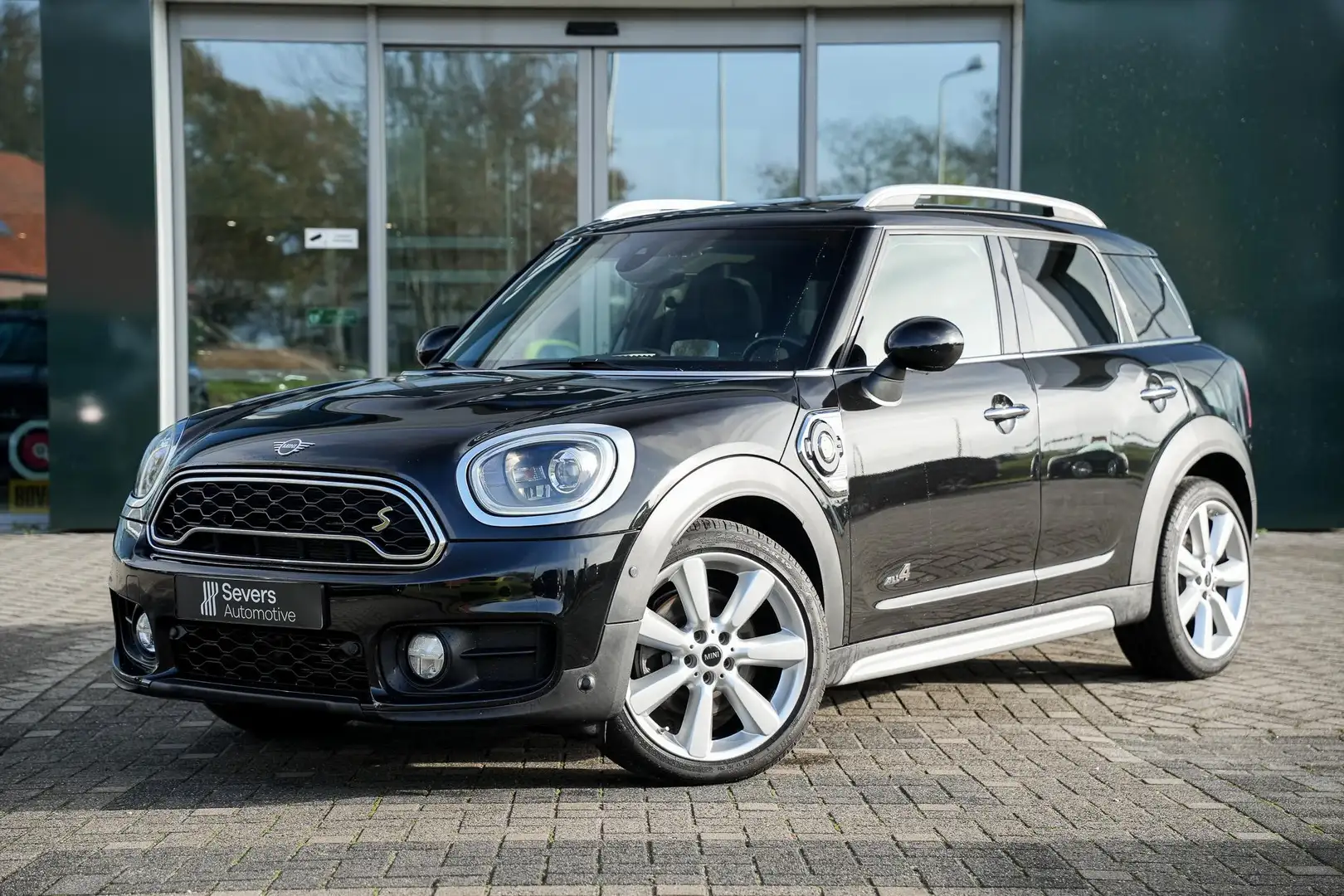 MINI Cooper SE Countryman ALL4 | Panoramadak | Head Up Display | Verwarmde v Noir - 2