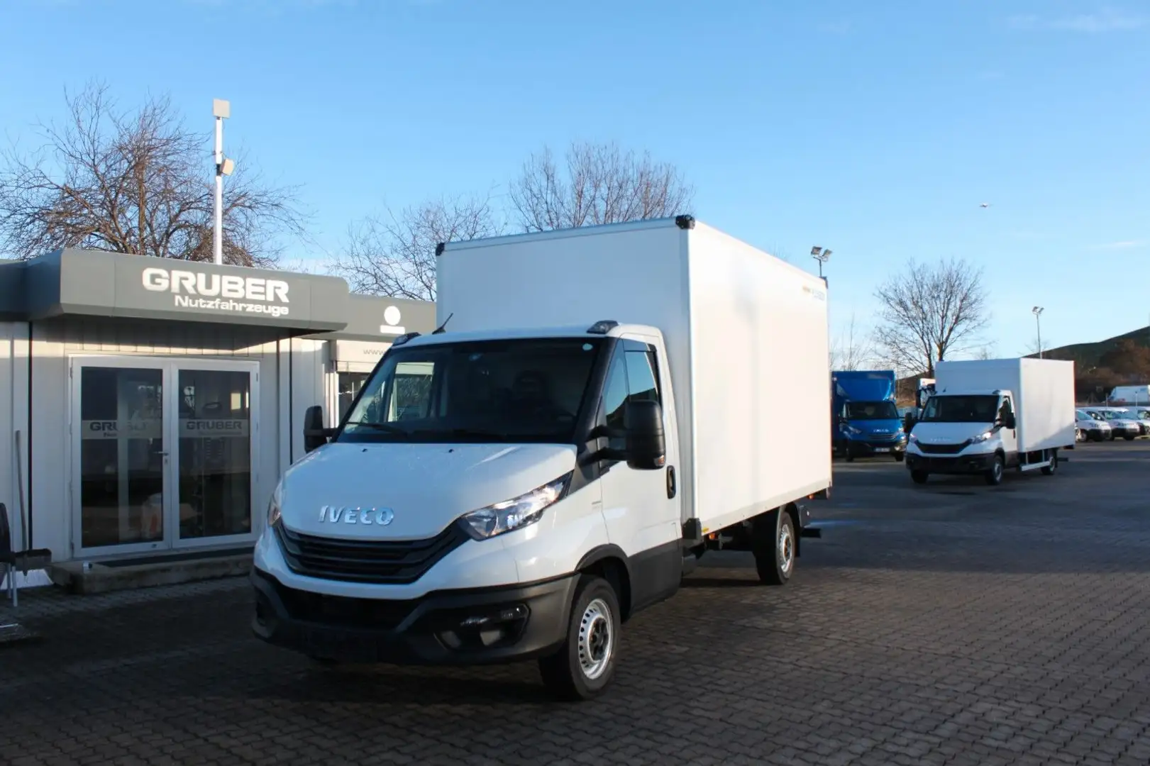 Iveco Daily 35S14H EA8 Koffer Ladebordwand Weiß - 1