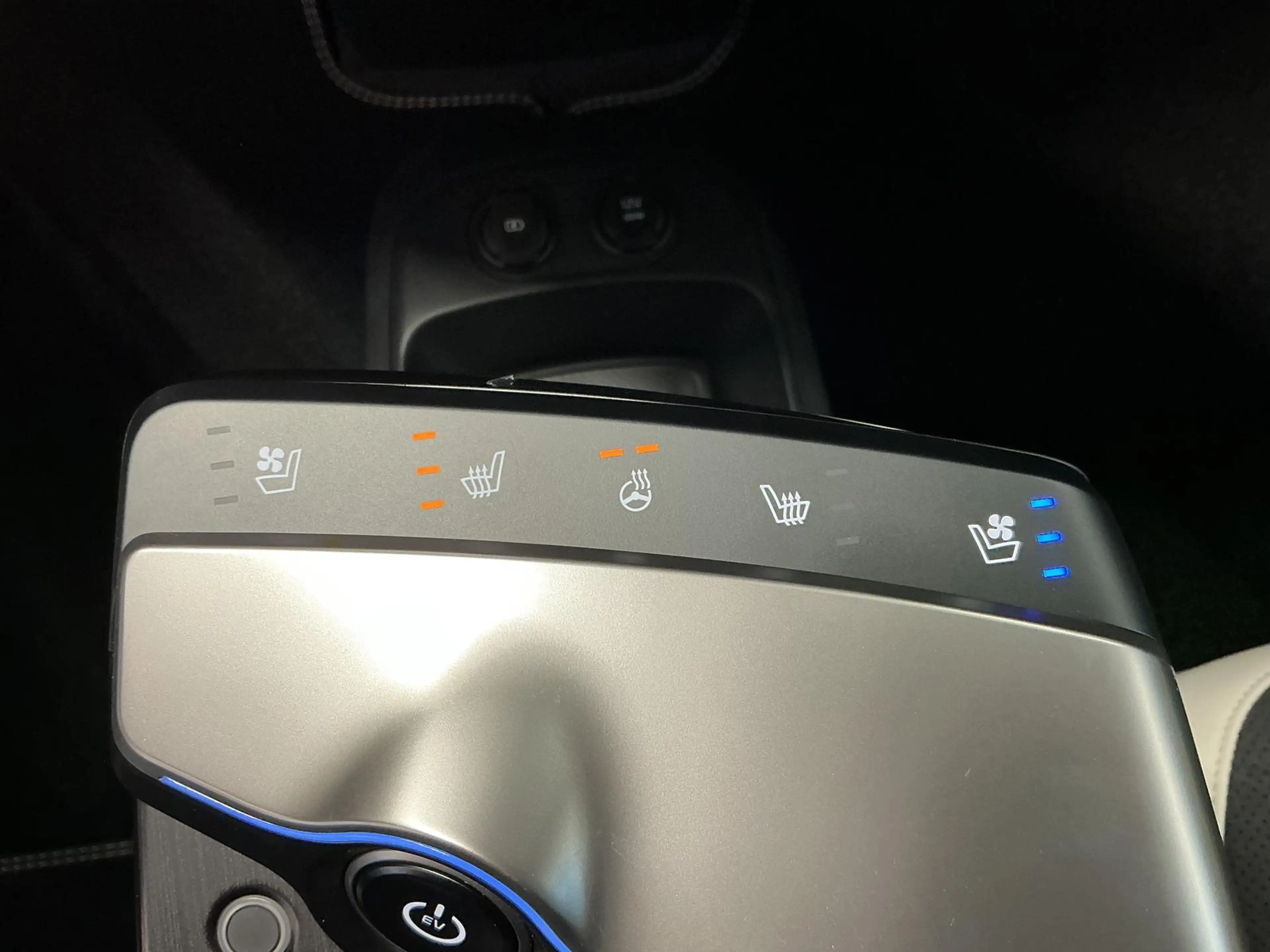 Kia EV6 GT-Line 4WD DESIGN/SOUND/DRIVEWISE/TECHN — photo 12