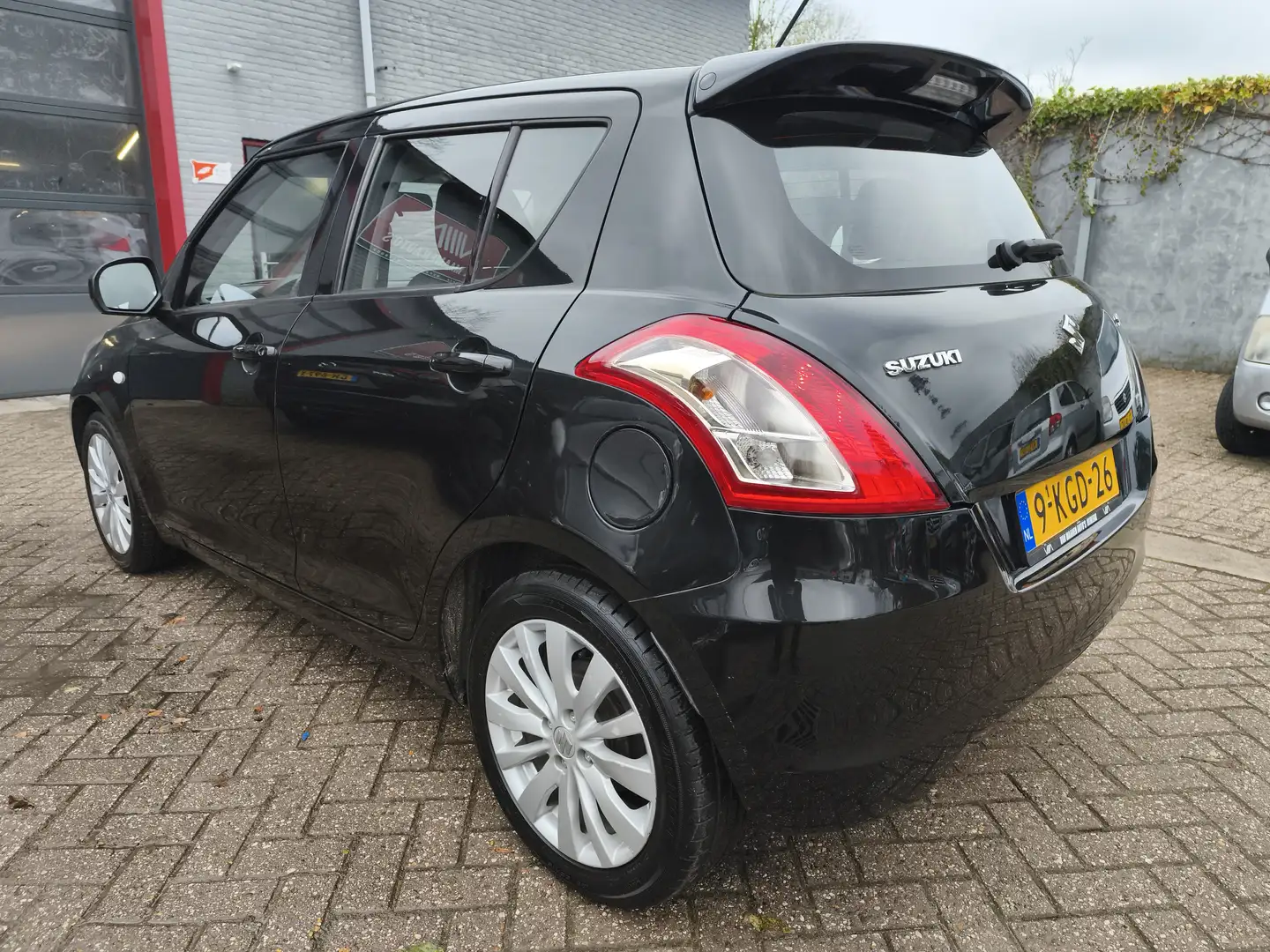 Suzuki Swift 1.2 Bandit Zwart - 2
