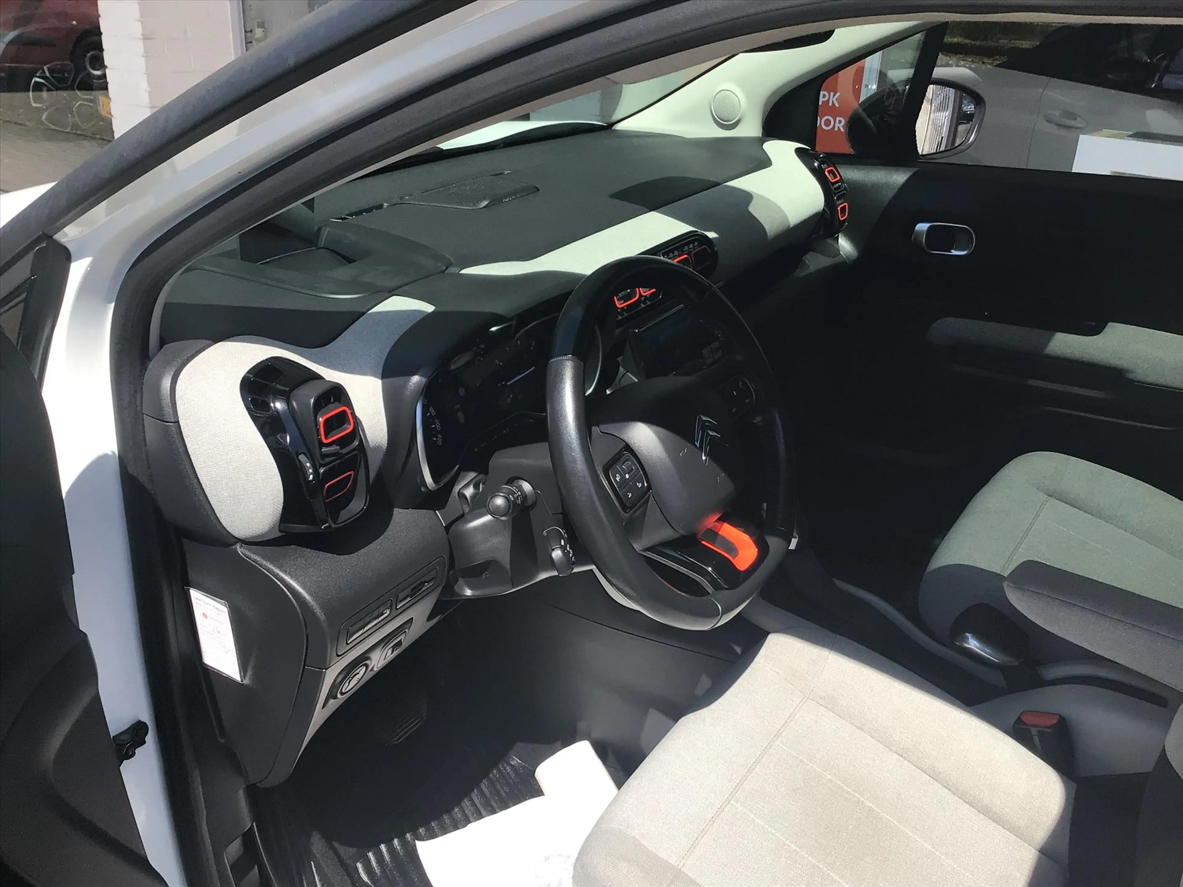 Citroen C3 Aircross 1.2 PureTech 130pk S&S EAT6 Shine — photo 9