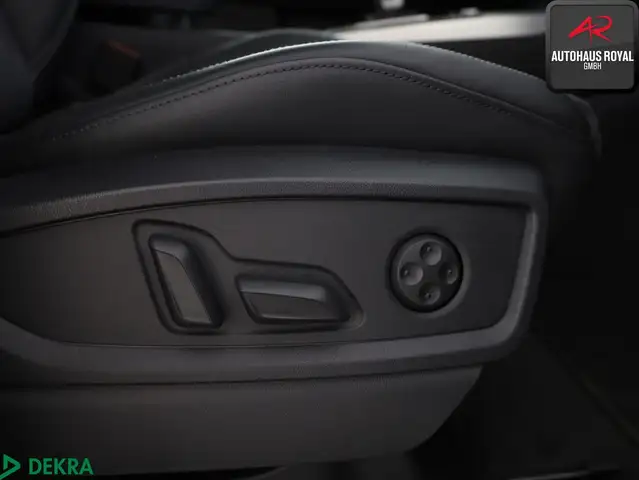 Audi Q5 view 12