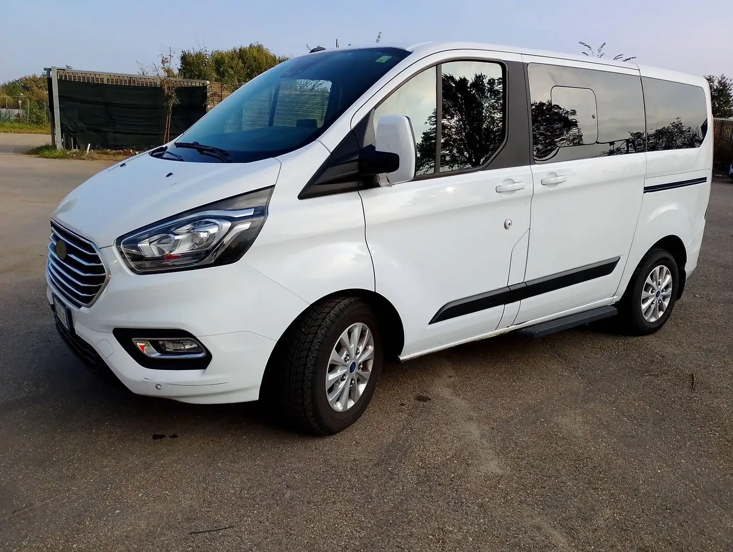 Ford Tourneo Custom 320 2.0 tdci 130cv trend Bianco - 1